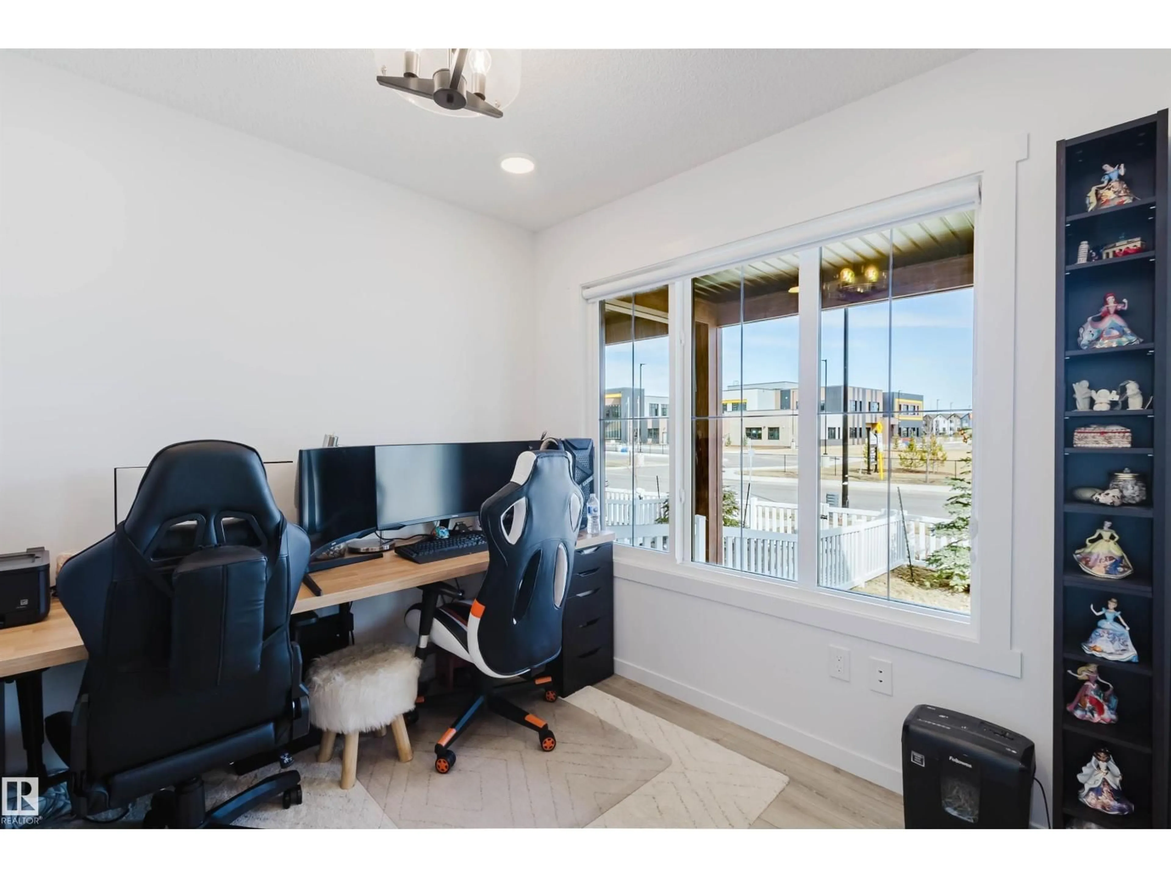 A pic of a room for 118 SECORD DR, Edmonton Alberta T5T7N9