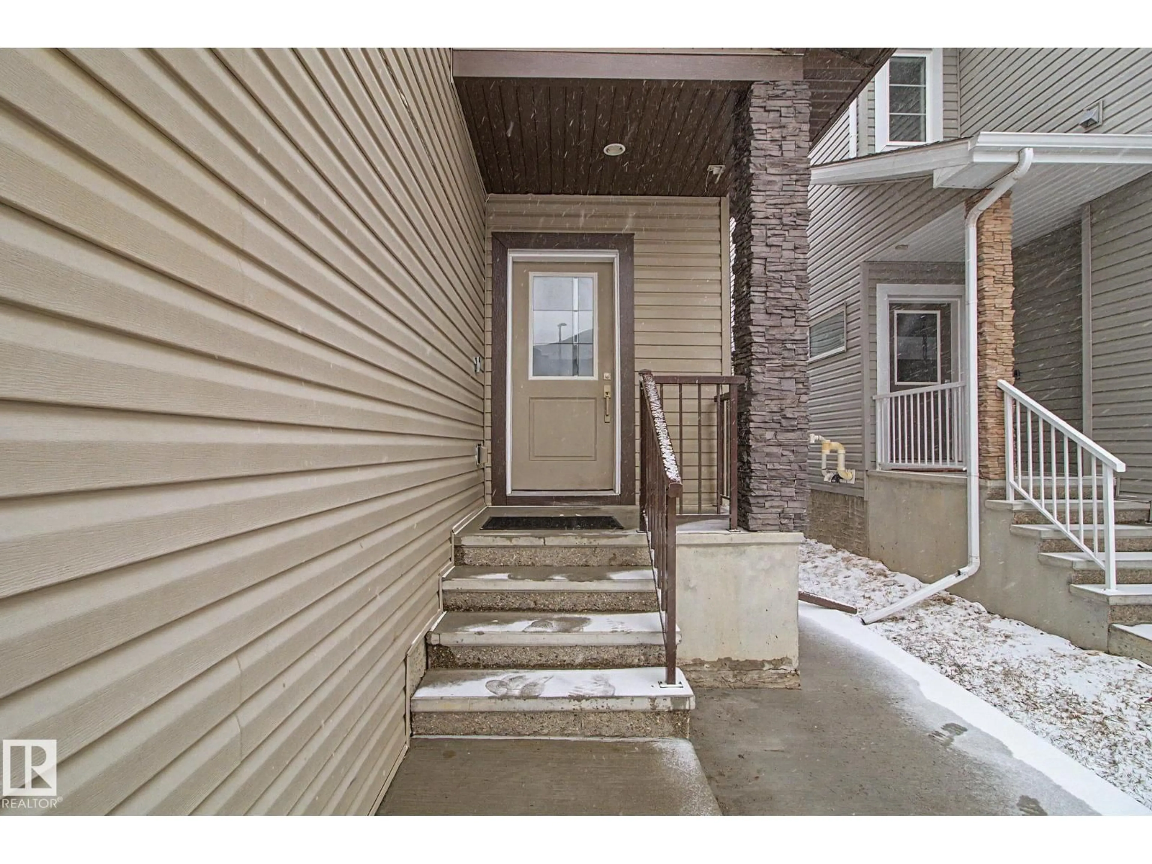 Indoor entryway for 6313 CARTMELL RD, Edmonton Alberta T6W3H3