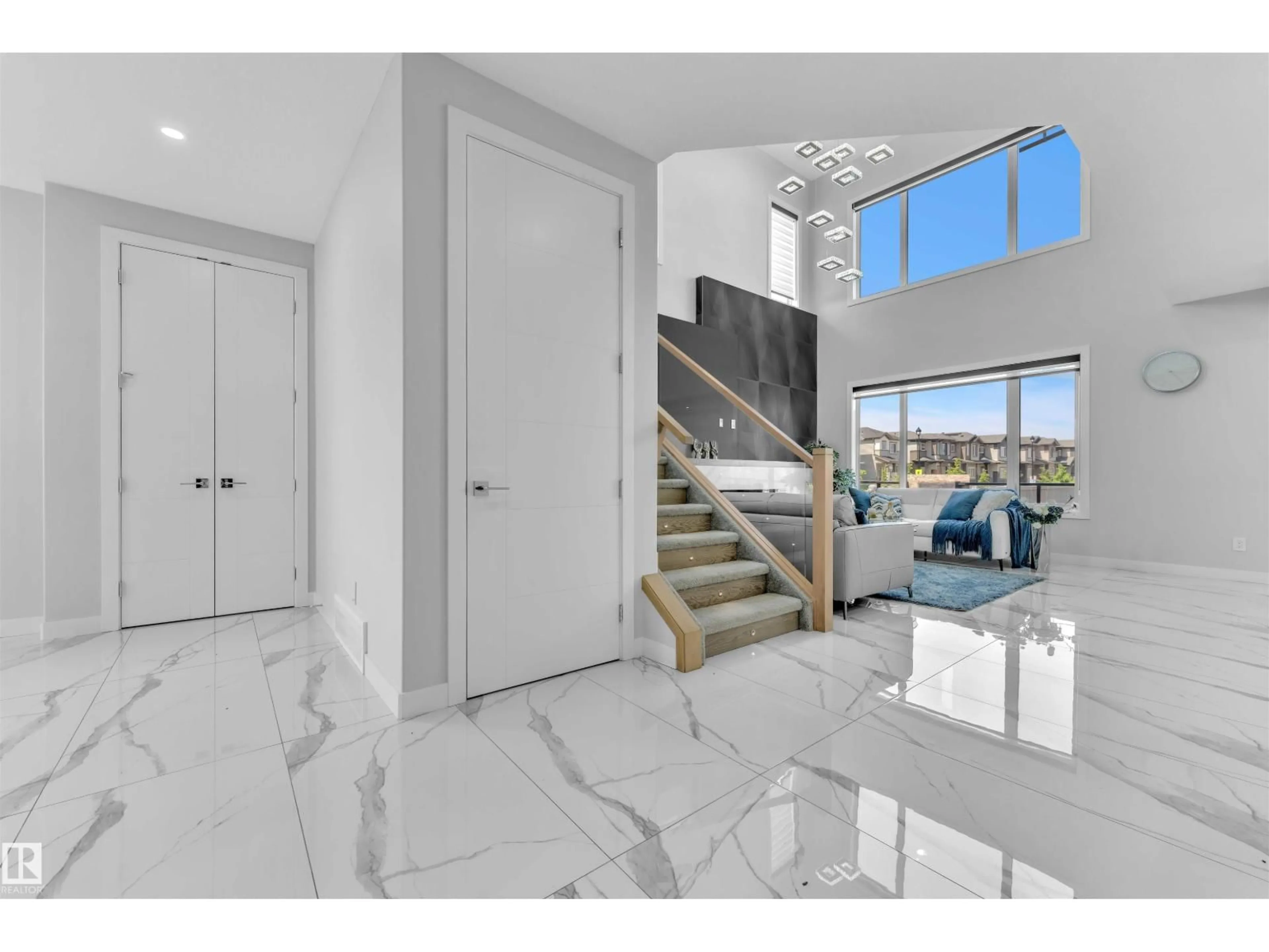Indoor entryway for 377 LINDEN LO, Leduc Alberta T9E1T2