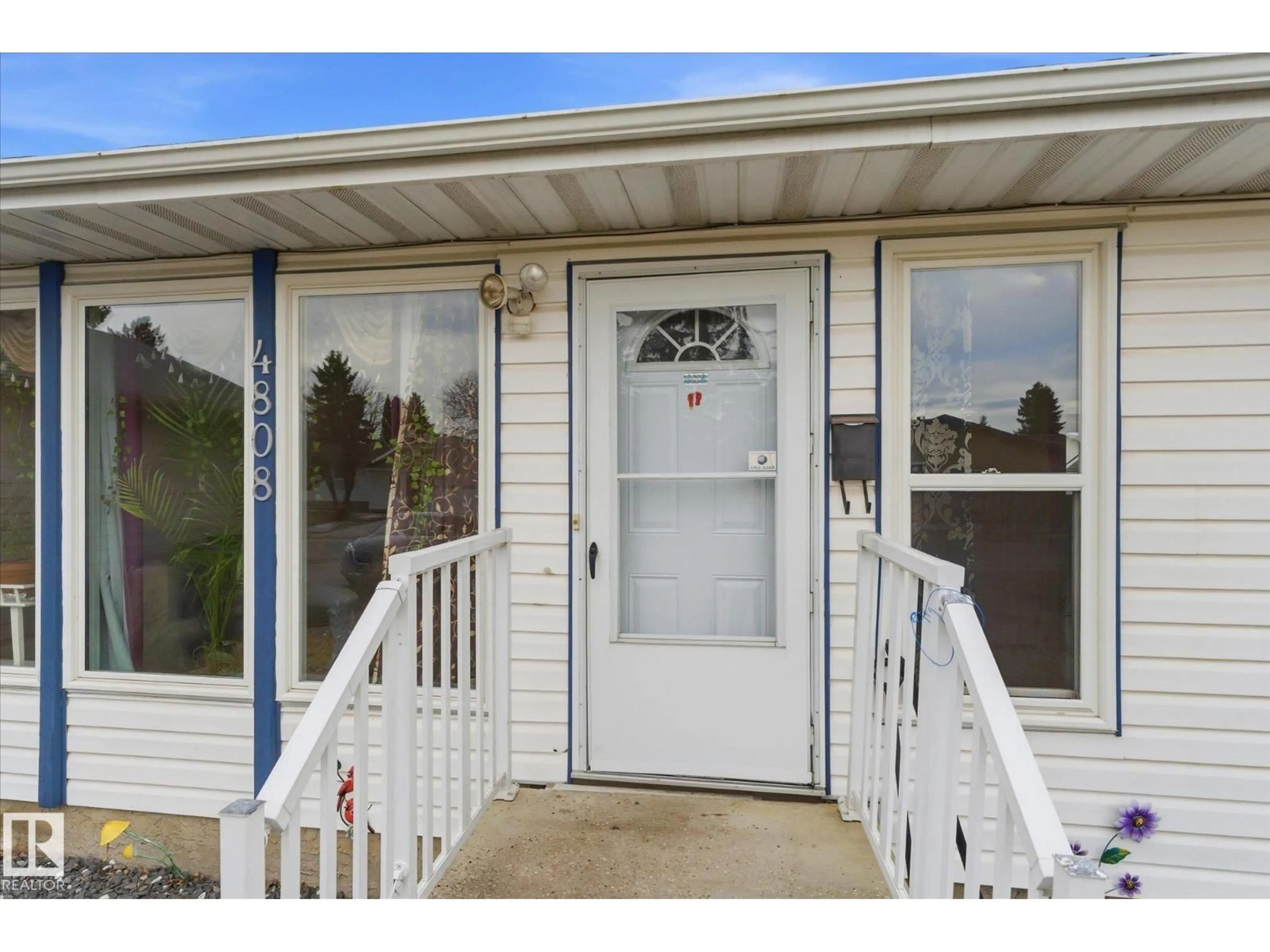 Unknown for 4808 21 AV, Edmonton Alberta T6L2V8