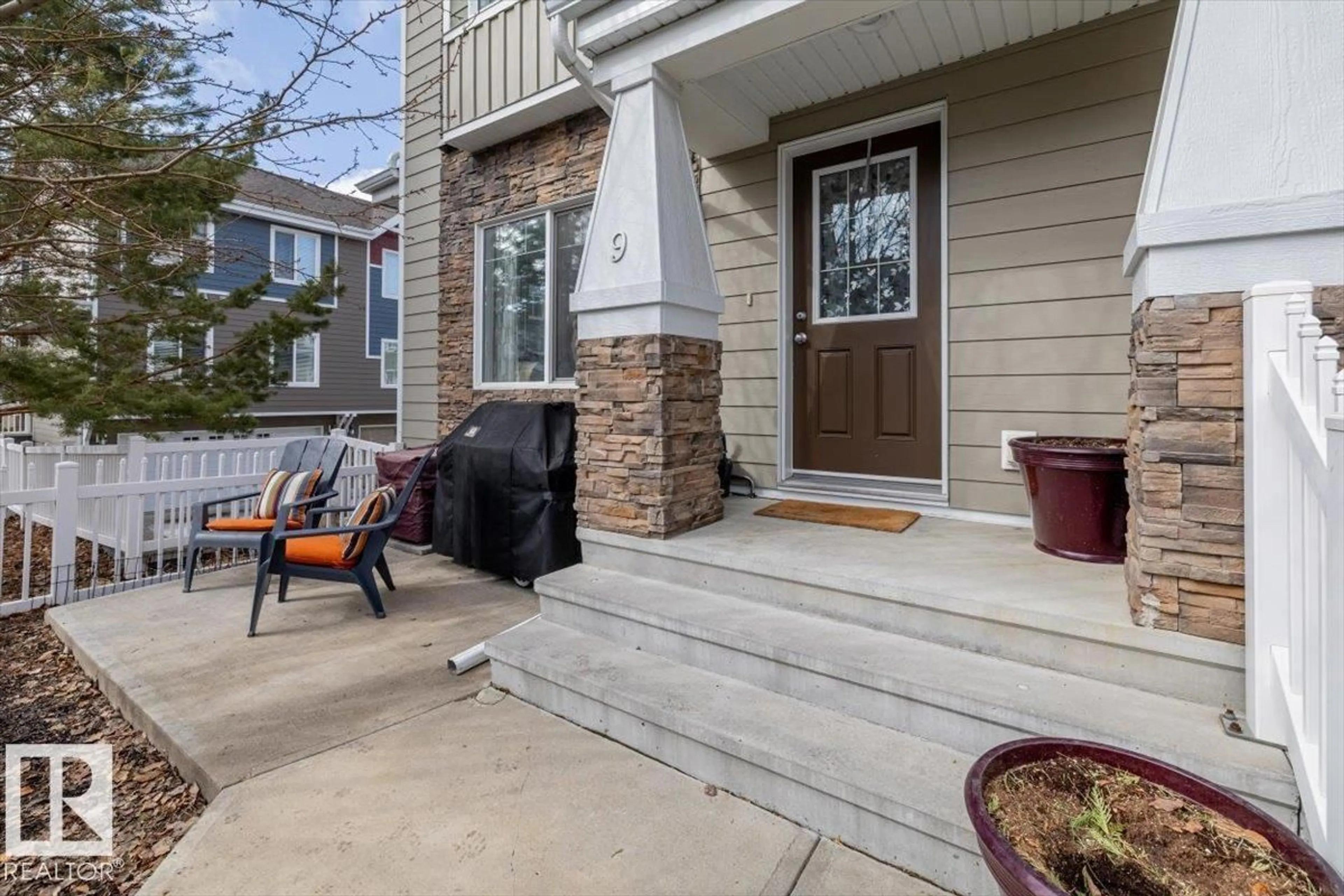 Patio, street for #9 - 2003 RABBIT HILL RD, Edmonton Alberta T6R0R7