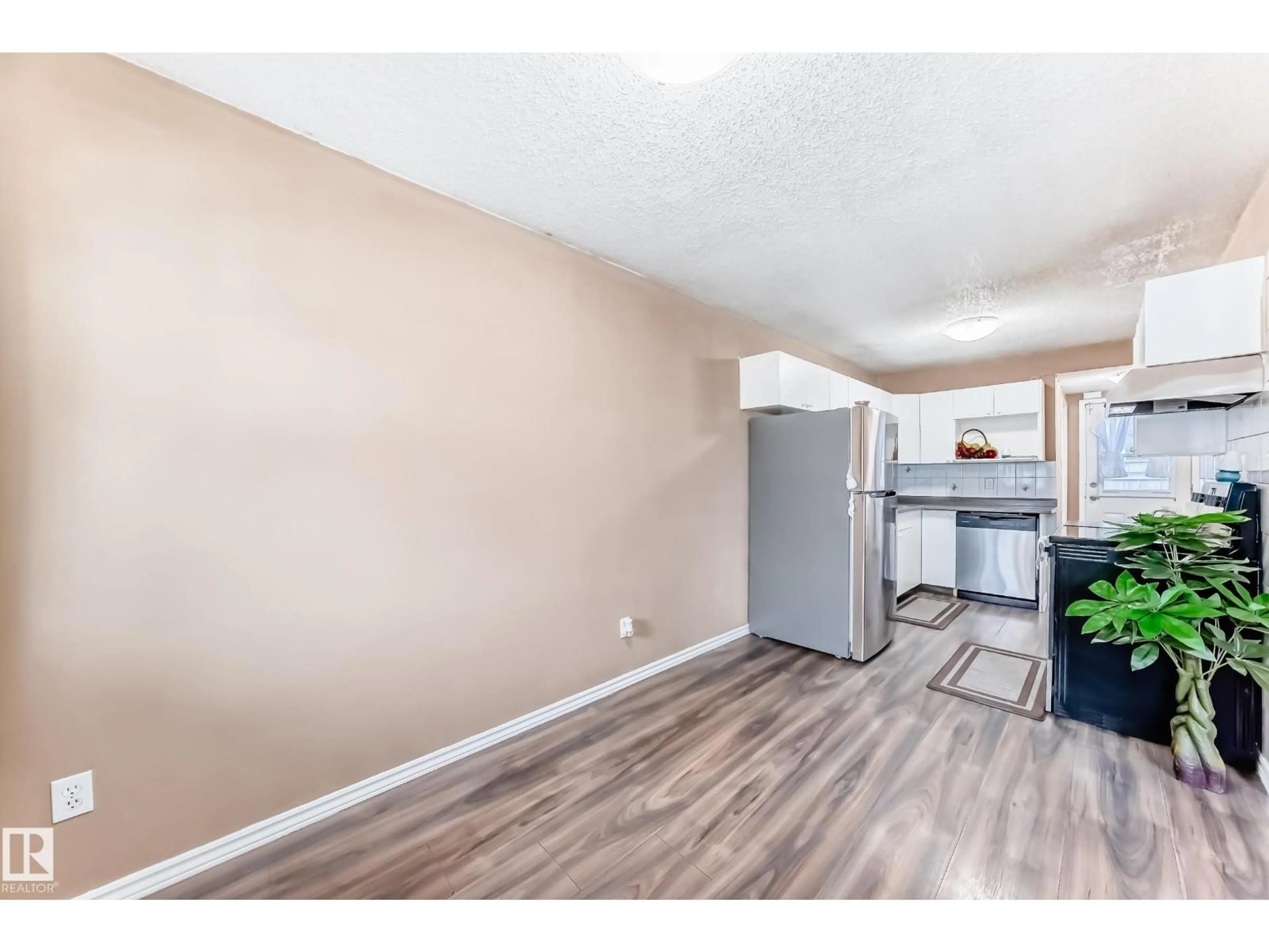 A pic of a room for E NW - 6 1580 MILLWOODS RD, Edmonton Alberta T6L6W3
