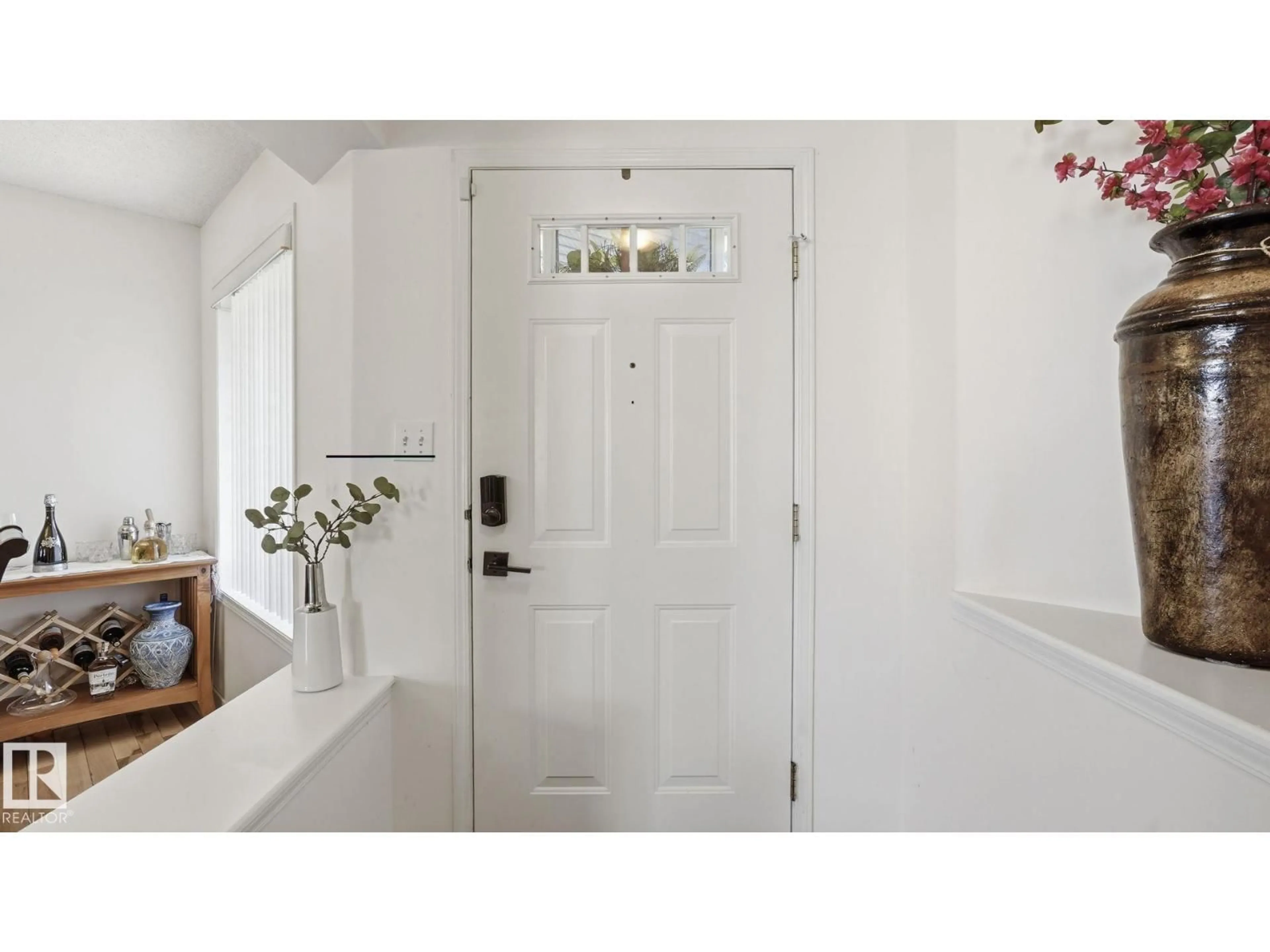 Indoor entryway for 1310 BARNES CL, Edmonton Alberta T6W1E5