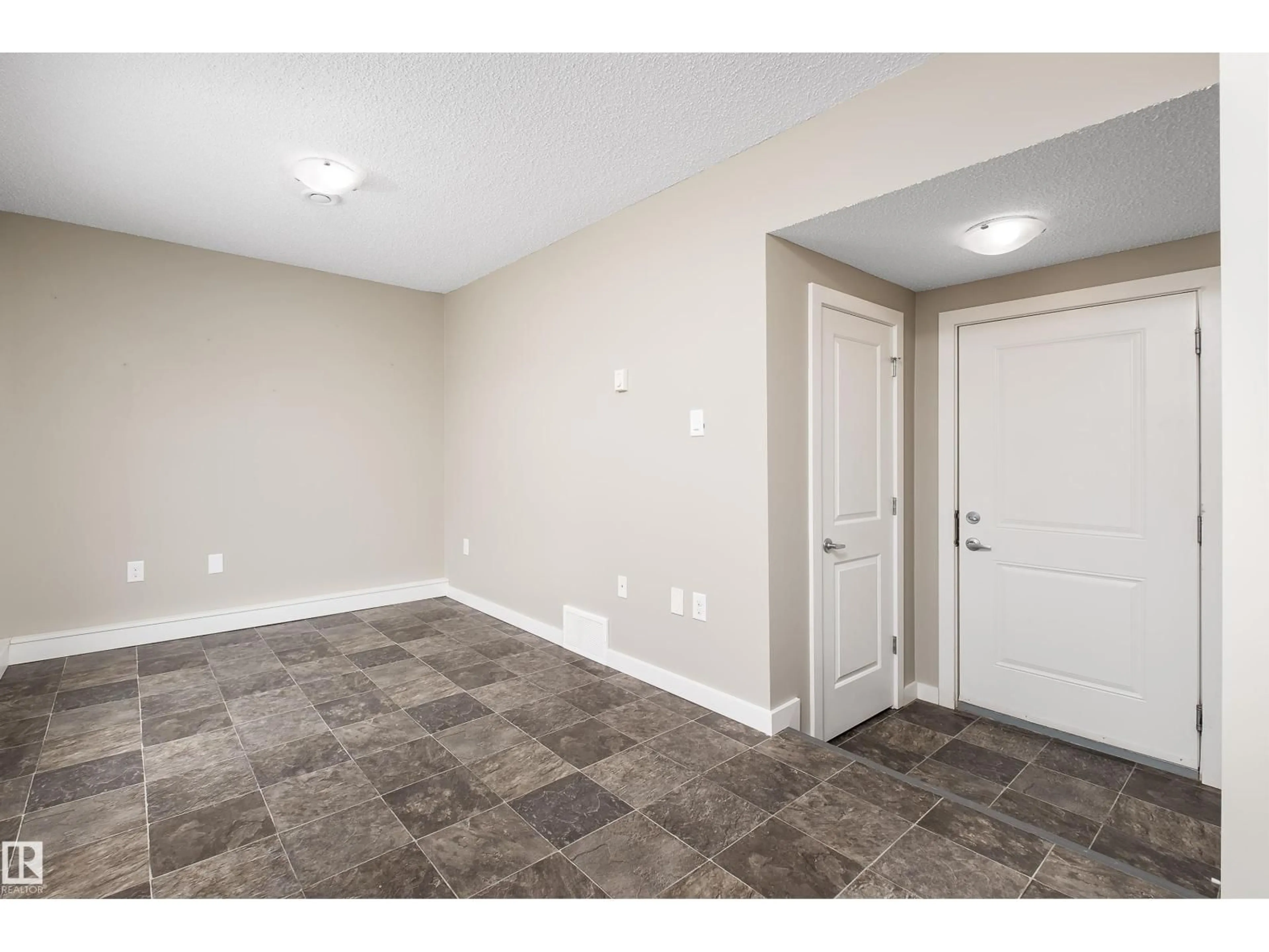 Indoor entryway for #39 - 2803 JAMES MOWATT TR, Edmonton Alberta T6W2P5
