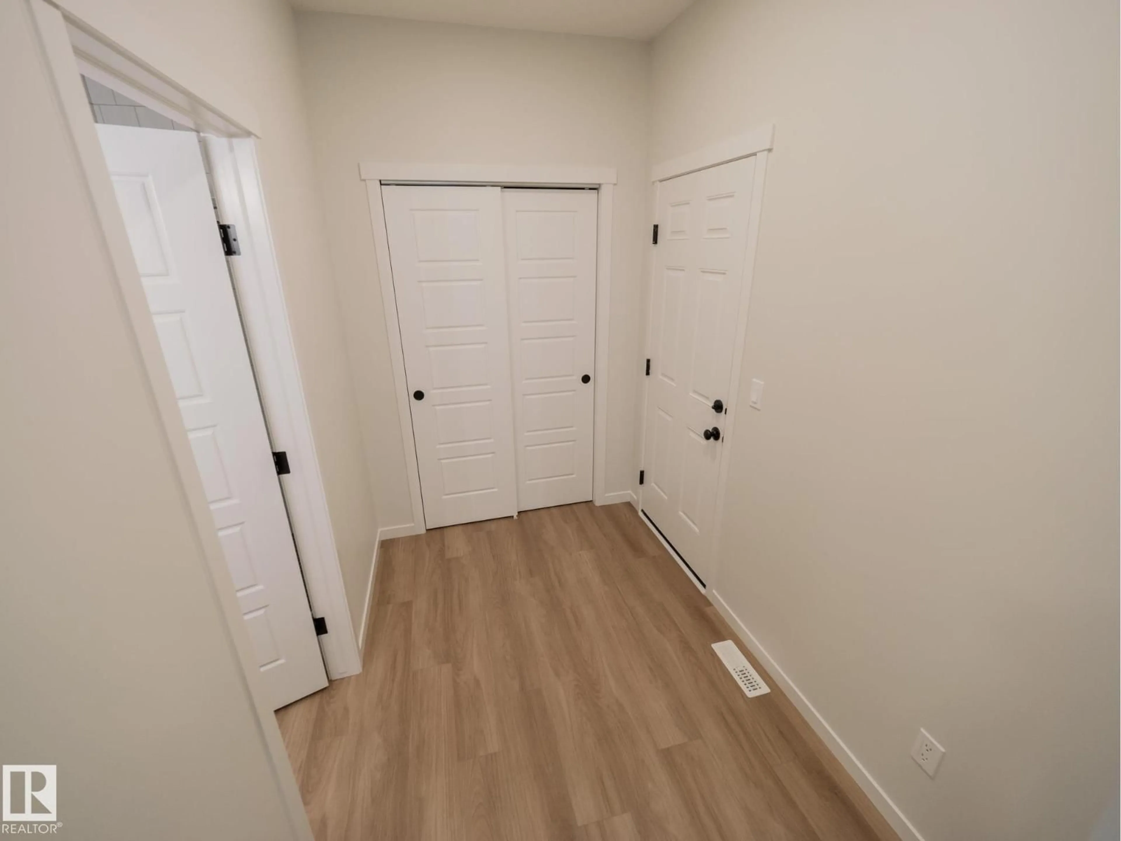 A pic of a room for 947 18 AV, Edmonton Alberta T6T2X3