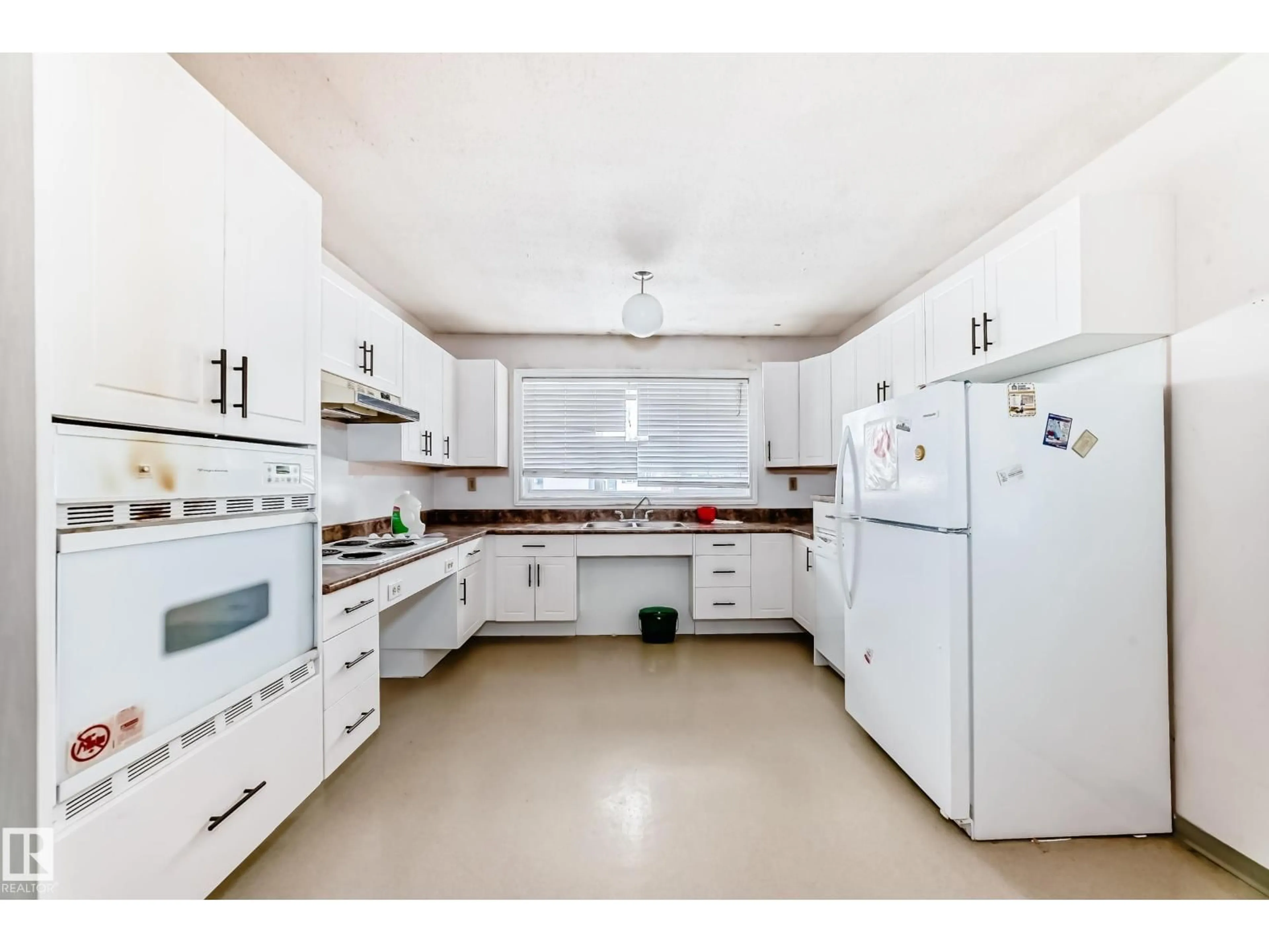 Standard kitchen, unknown for 1591 KNOTTWOOD RD, Edmonton Alberta T6K2N3