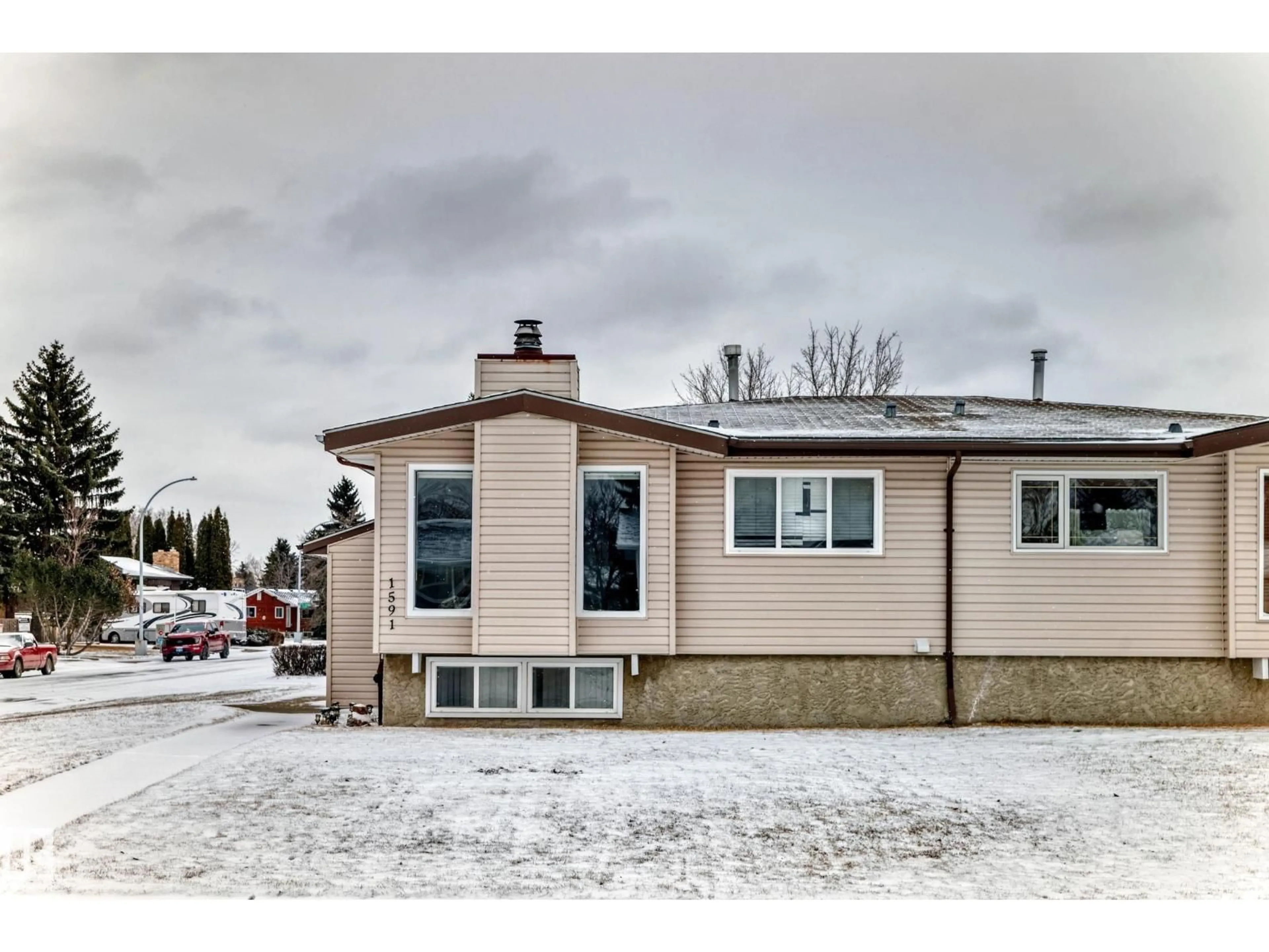 Home with vinyl exterior material, street for 1591 KNOTTWOOD RD, Edmonton Alberta T6K2N3