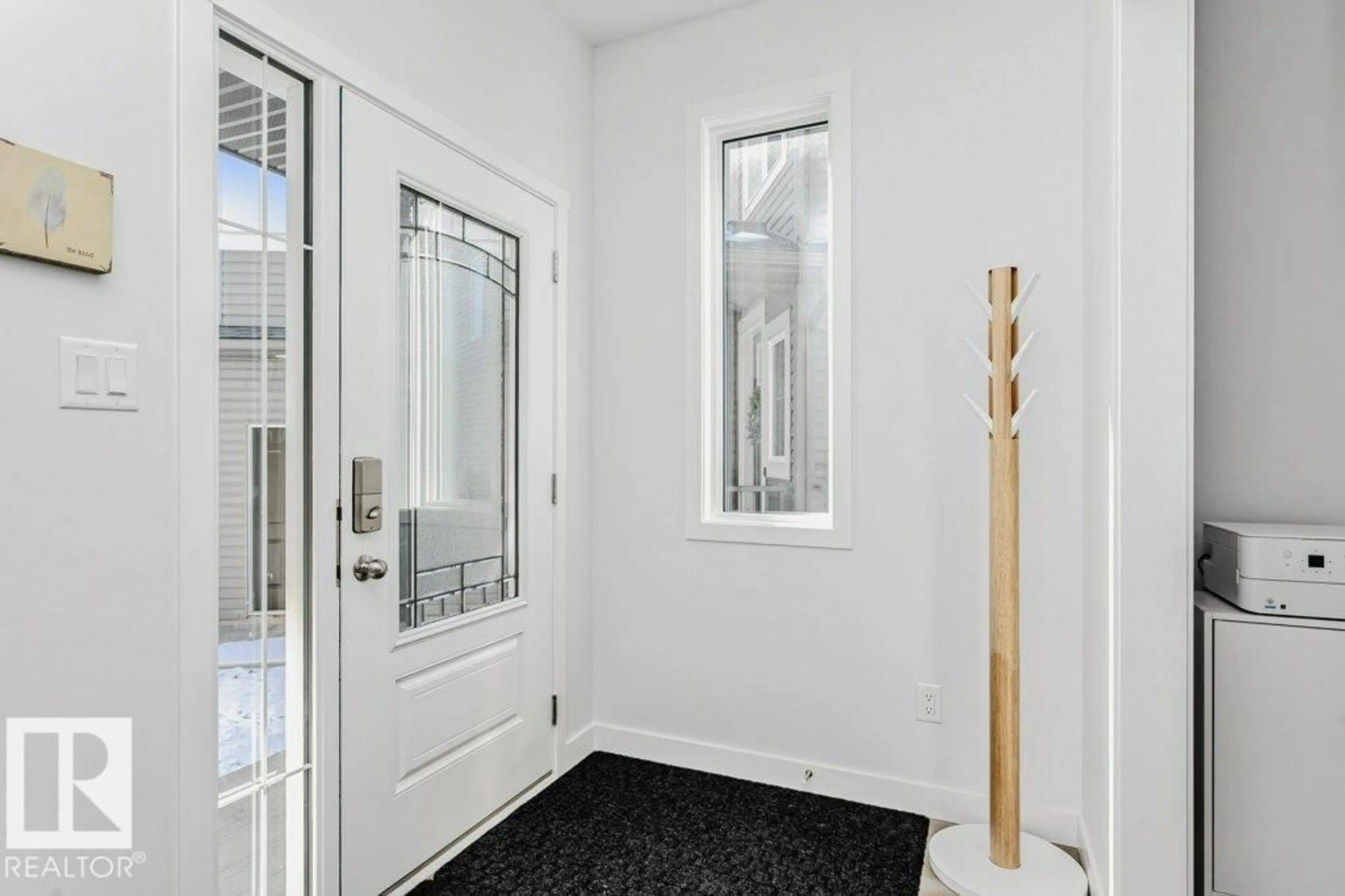 Indoor entryway for 18 ELDERBERRY PT, Fort Saskatchewan Alberta T8L0X8