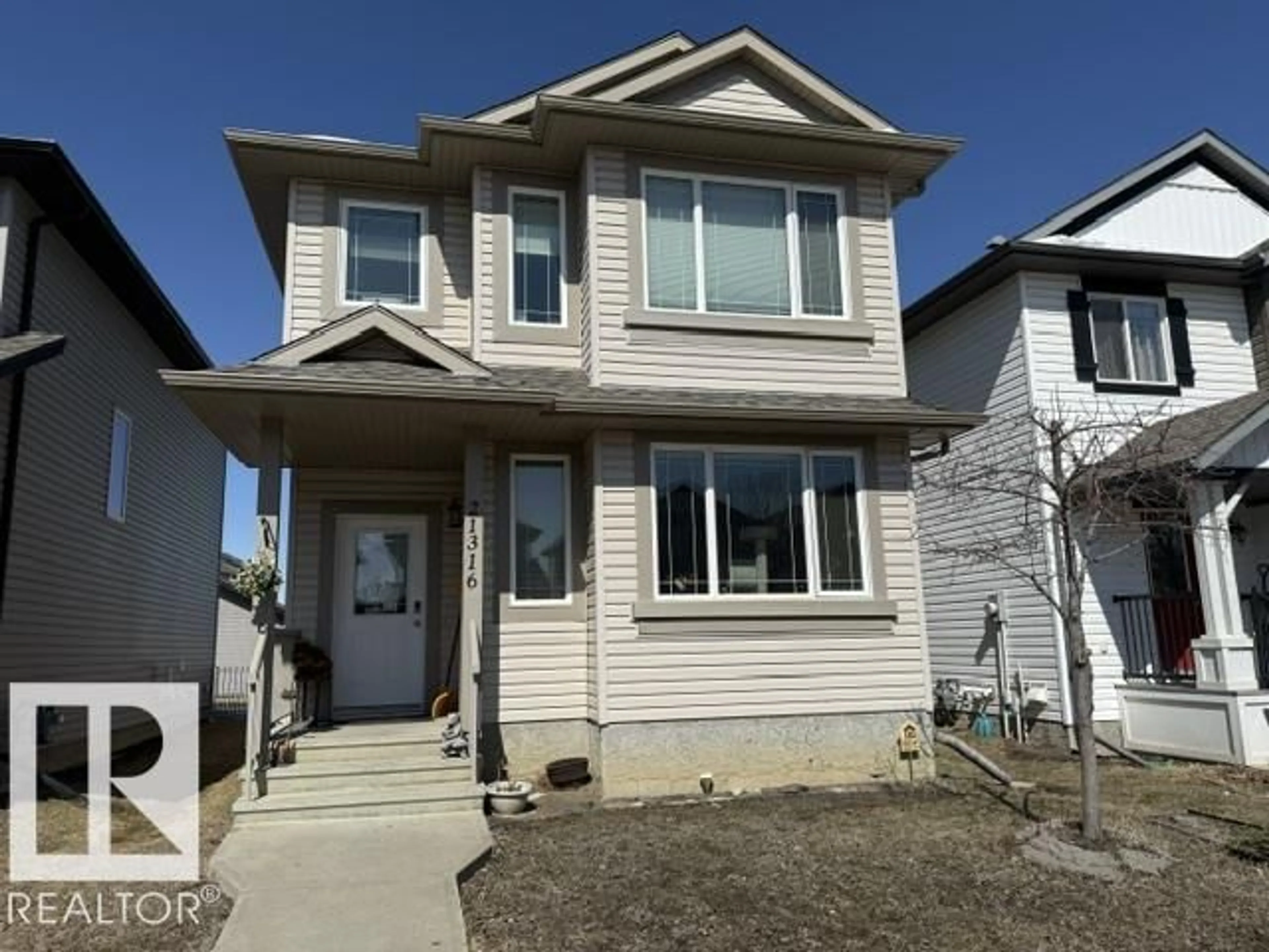 Home with vinyl exterior material, street for 21316 95 AV, Edmonton Alberta T5T4C9
