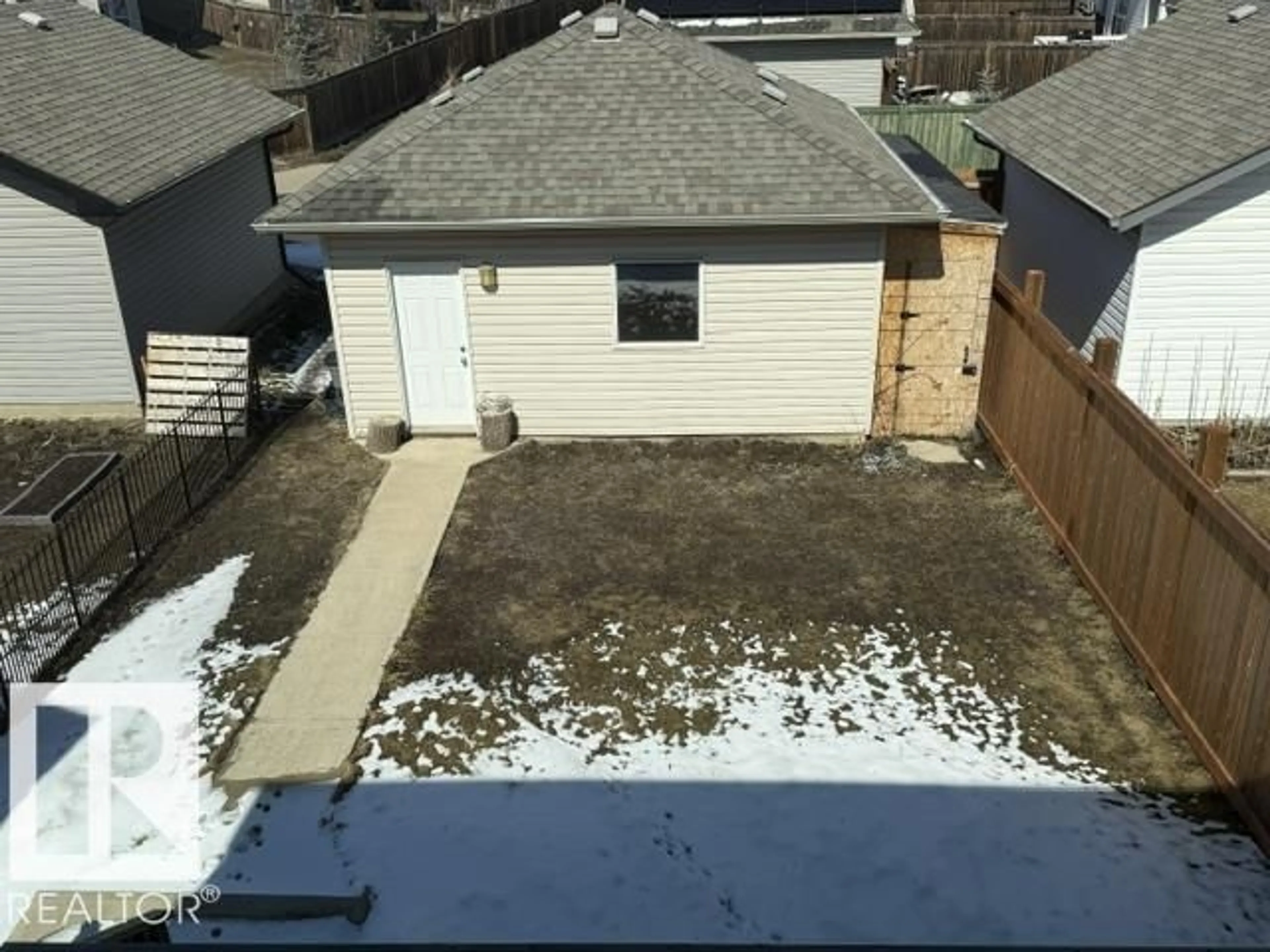 A pic from outside/outdoor area/front of a property/back of a property/a pic from drone, street for 21316 95 AV, Edmonton Alberta T5T4C9
