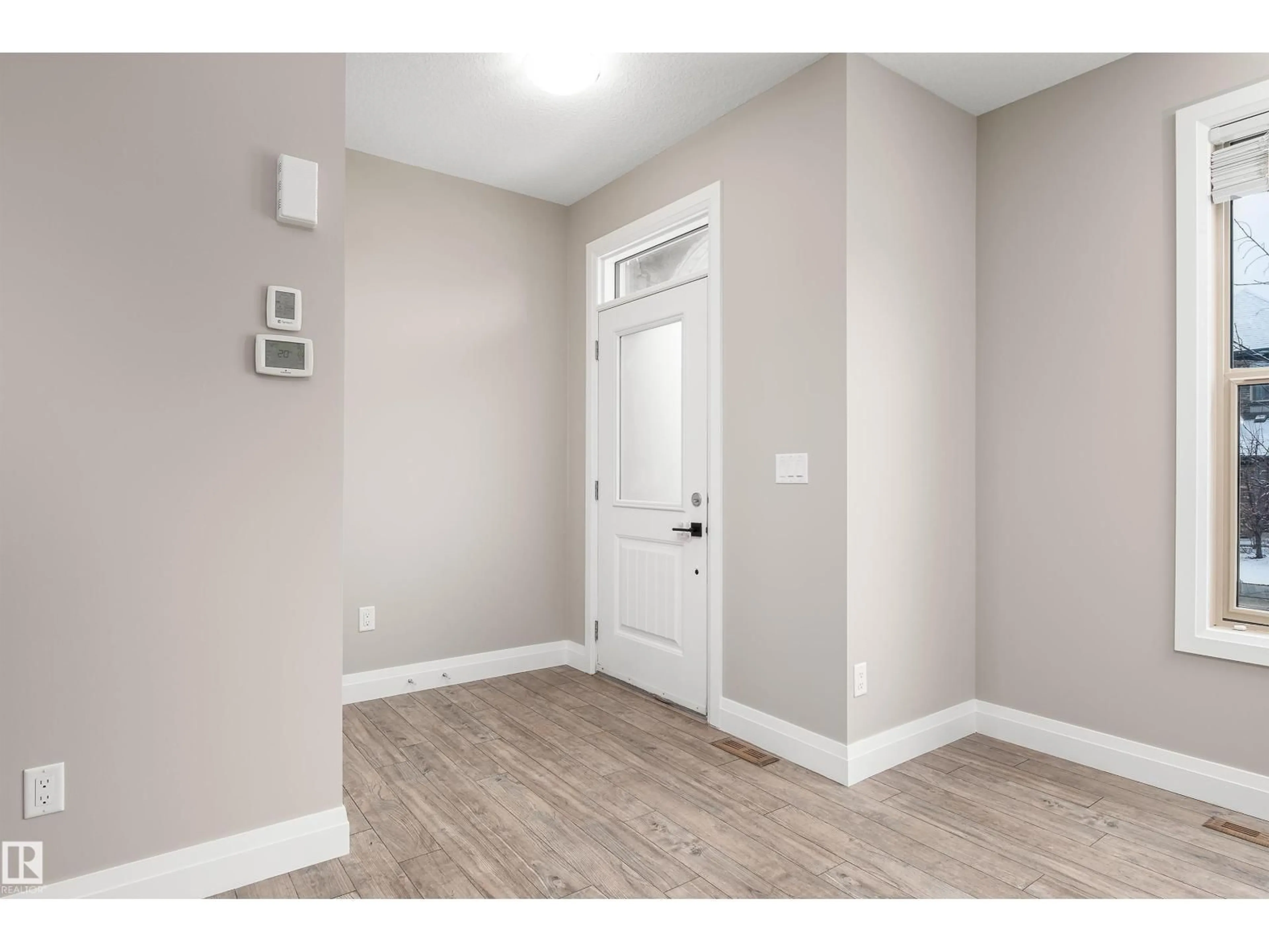 Indoor entryway for 76 GILMORE WY, Spruce Grove Alberta T7X0M5