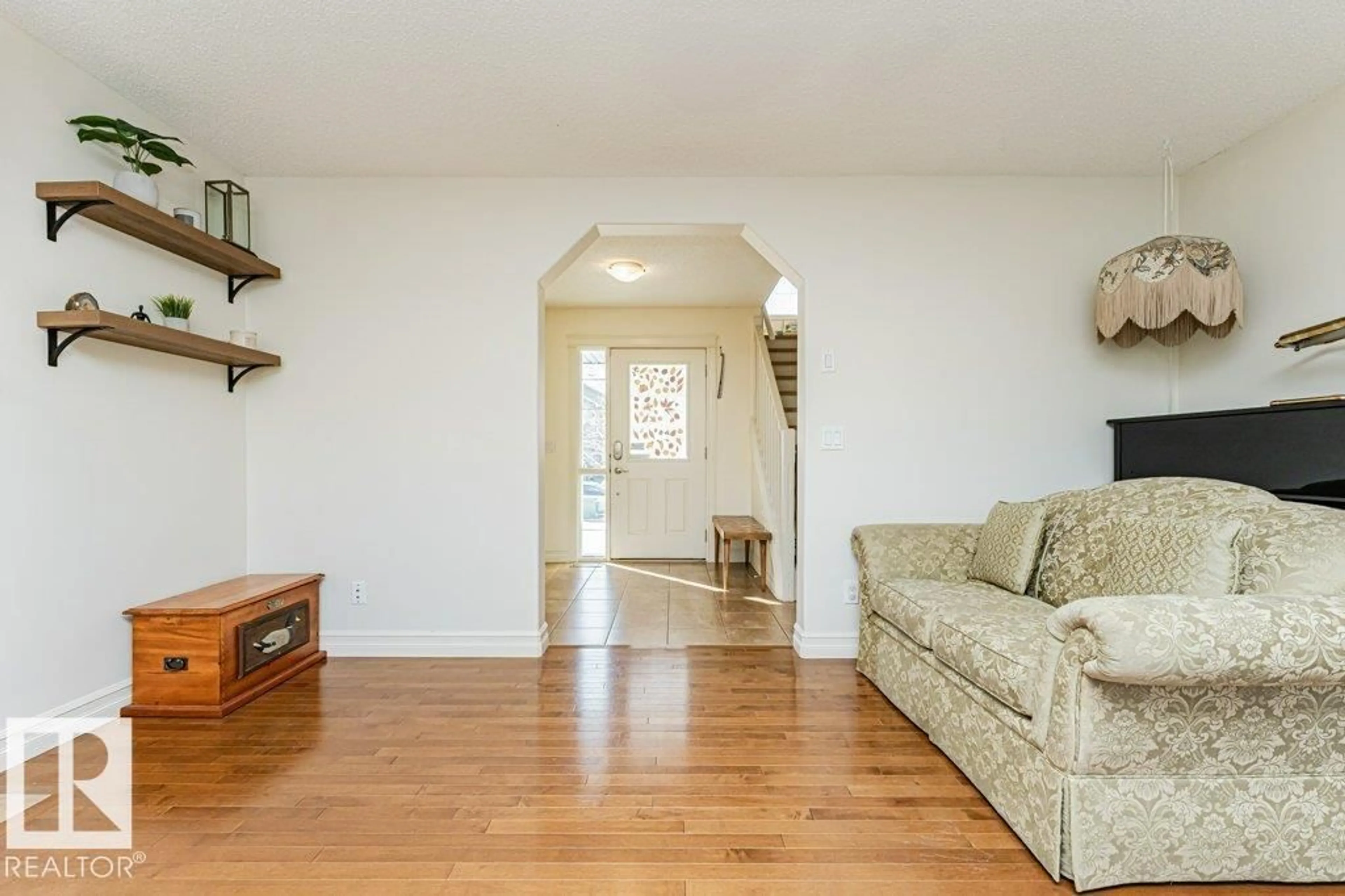 Indoor entryway for 126 BOXWOOD BN, Fort Saskatchewan Alberta T8L0B7