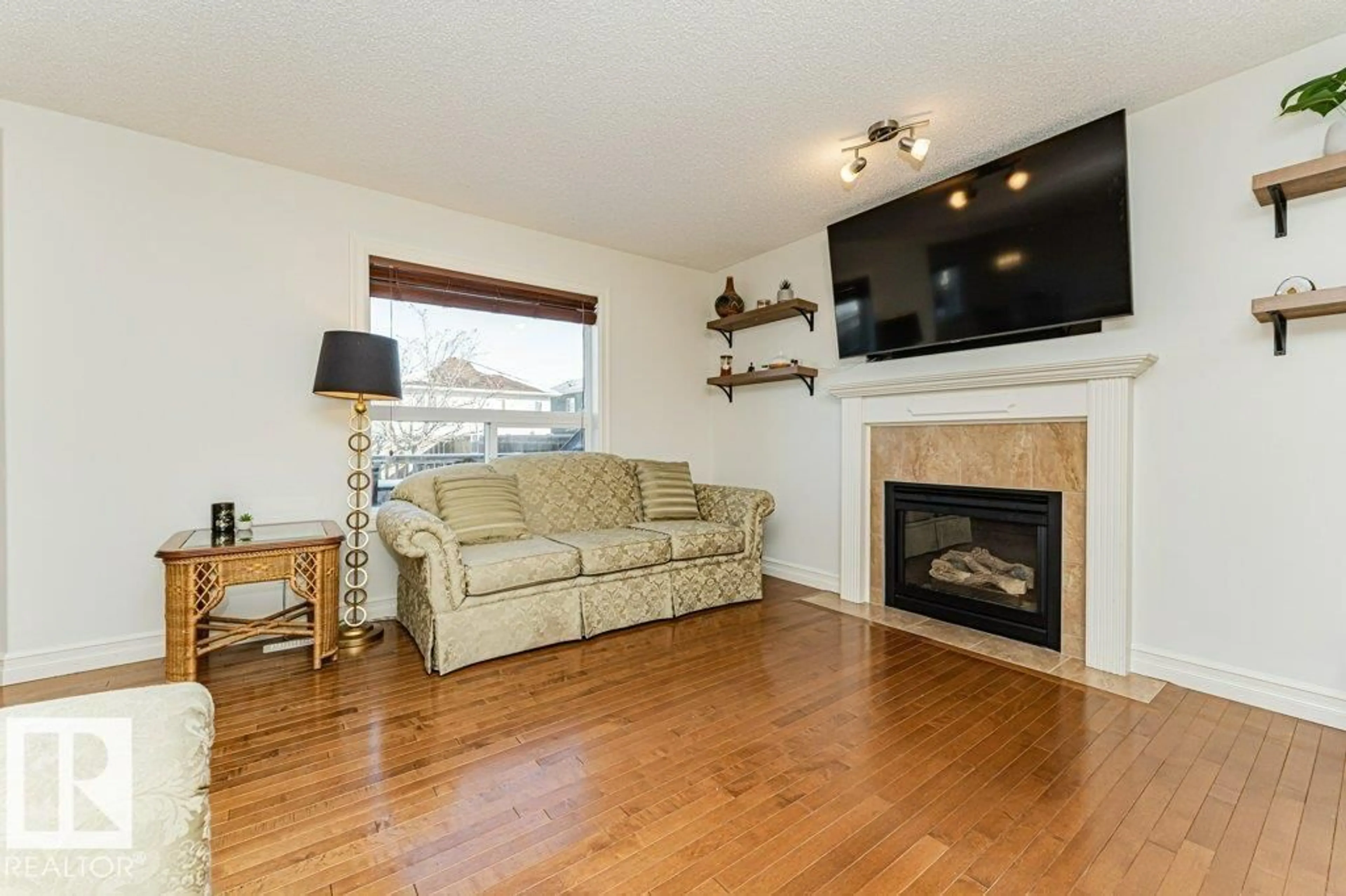 Living room with furniture, wood/laminate floor for 126 BOXWOOD BN, Fort Saskatchewan Alberta T8L0B7