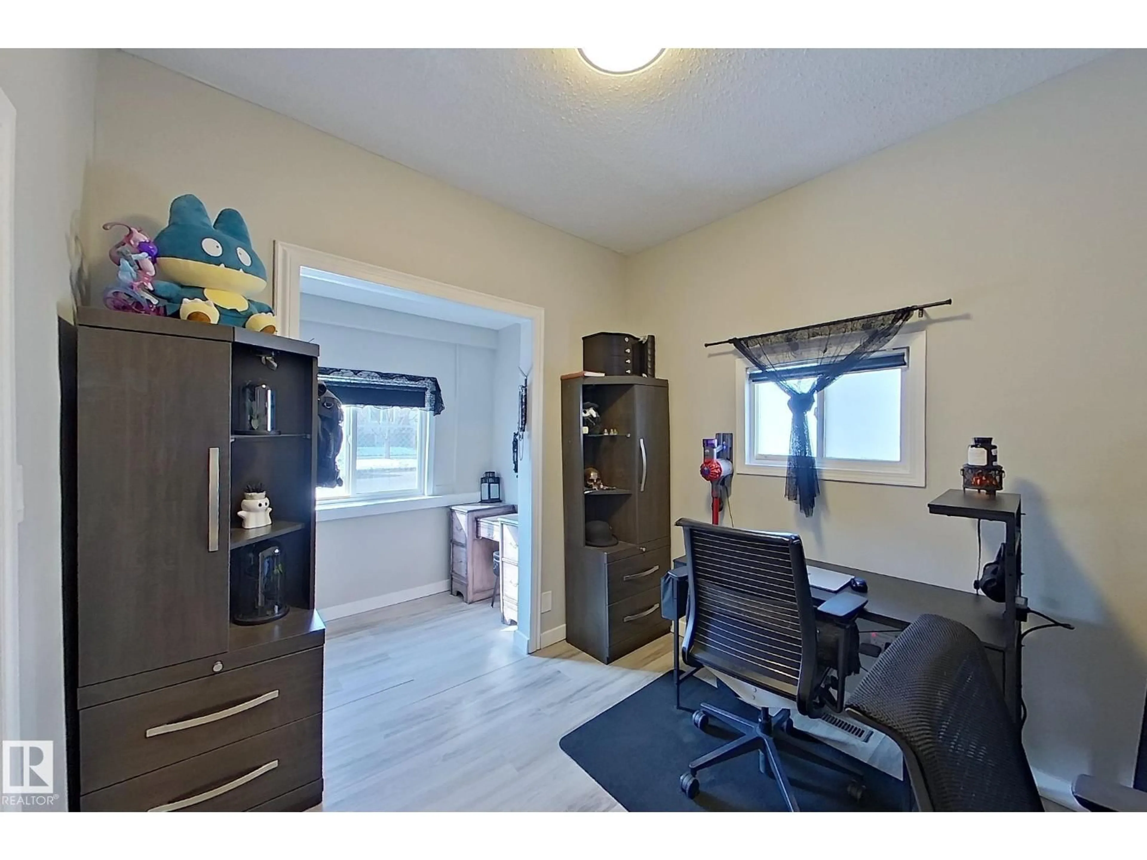 A pic of a room for 9328 106A AV, Edmonton Alberta T5H0S7