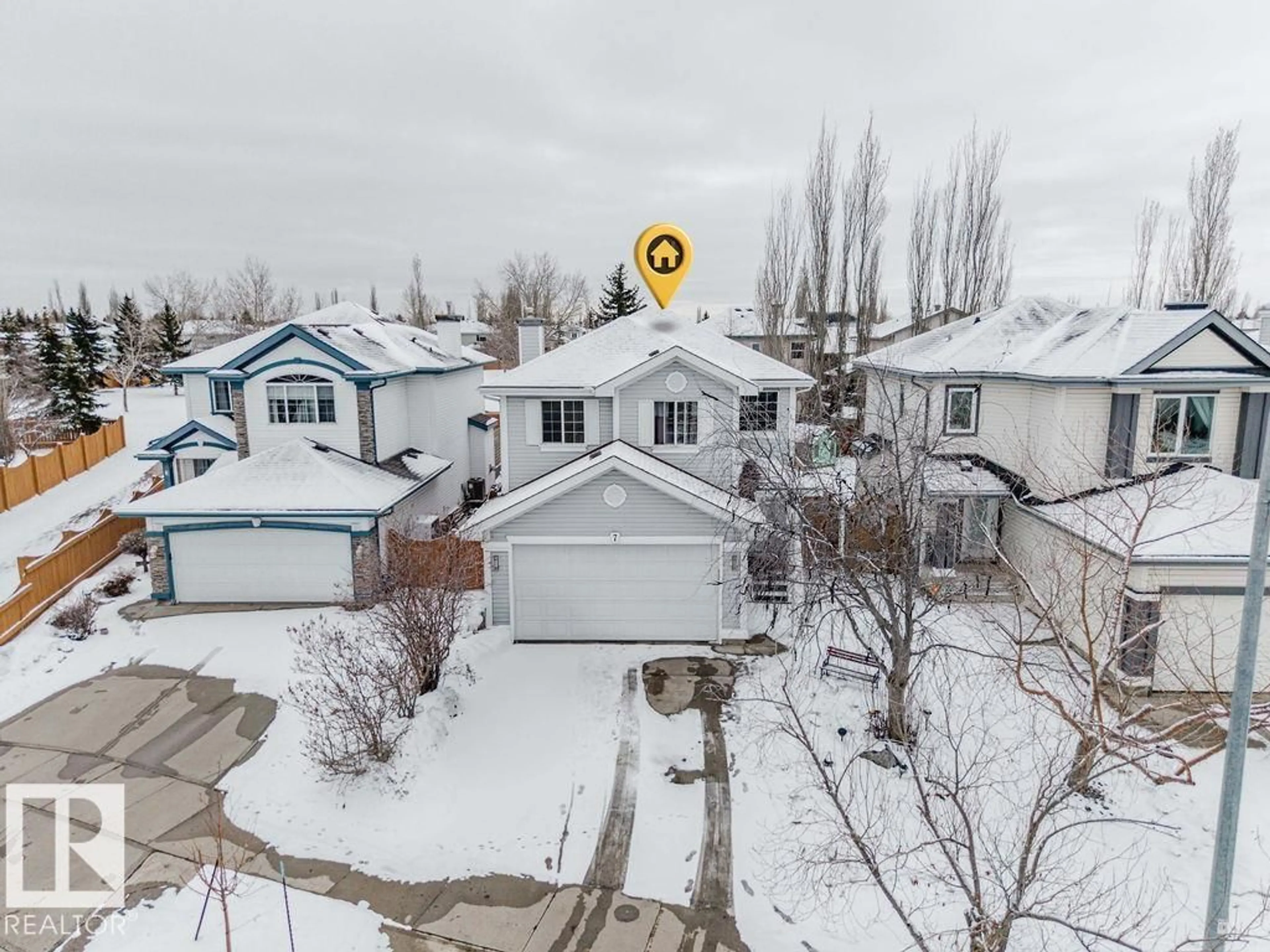 A pic from outside/outdoor area/front of a property/back of a property/a pic from drone, street for 7 DOUCETTE PL, St. Albert Alberta T8N6S7
