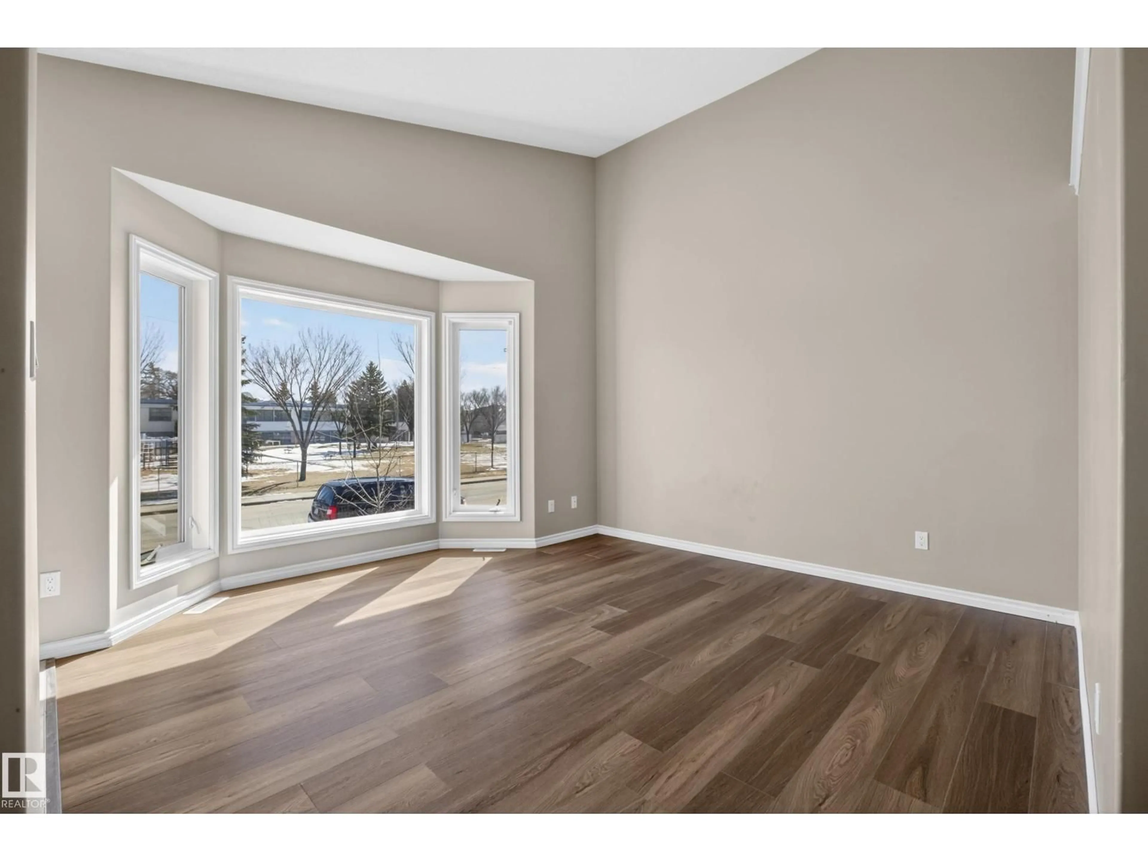 A pic of a room for 9808 162 ST NW, Edmonton Alberta T5P3L2