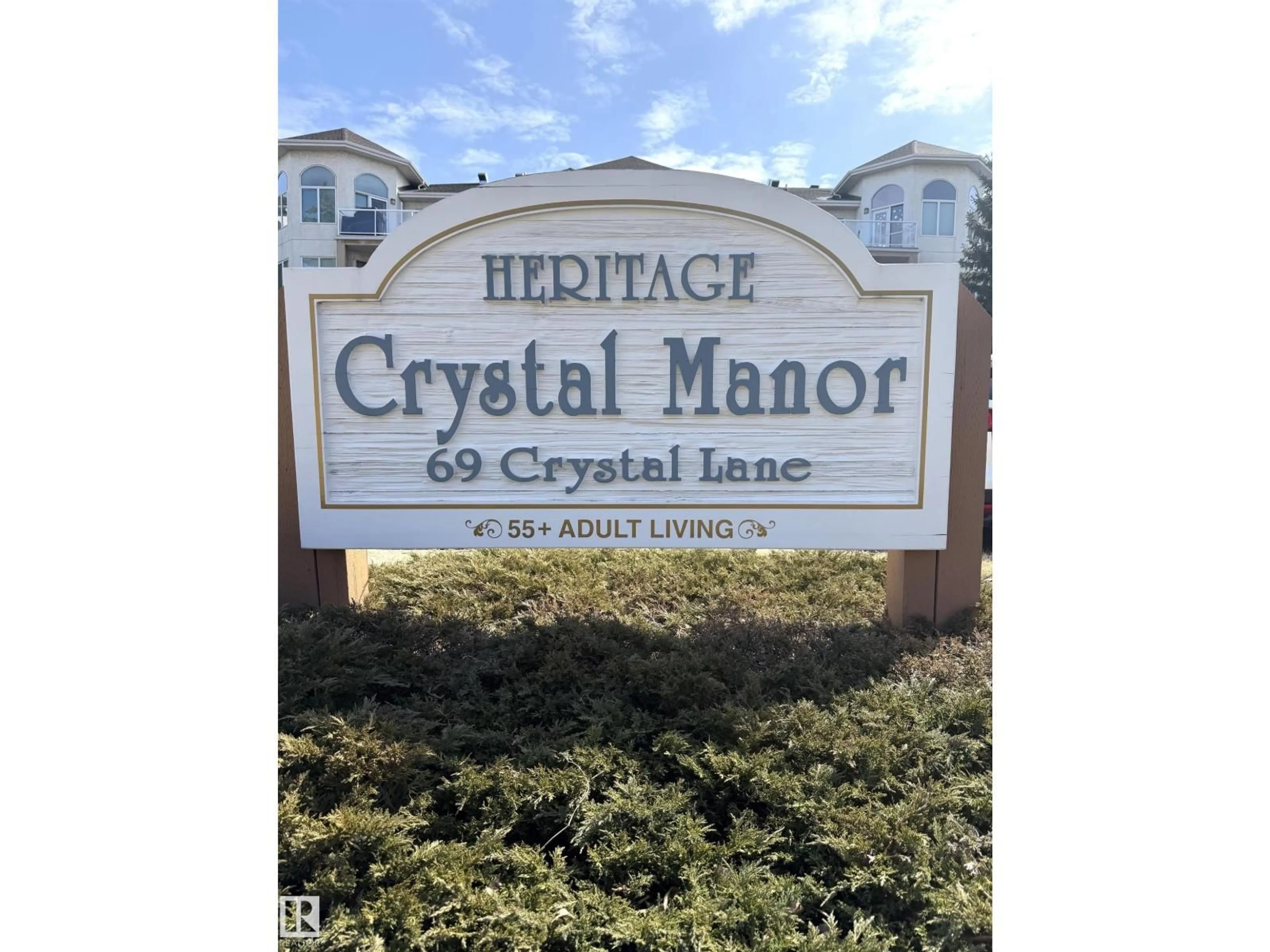 Indoor foyer for 69 - 202 CRYSTAL LN, Sherwood Park Alberta T7H2E9