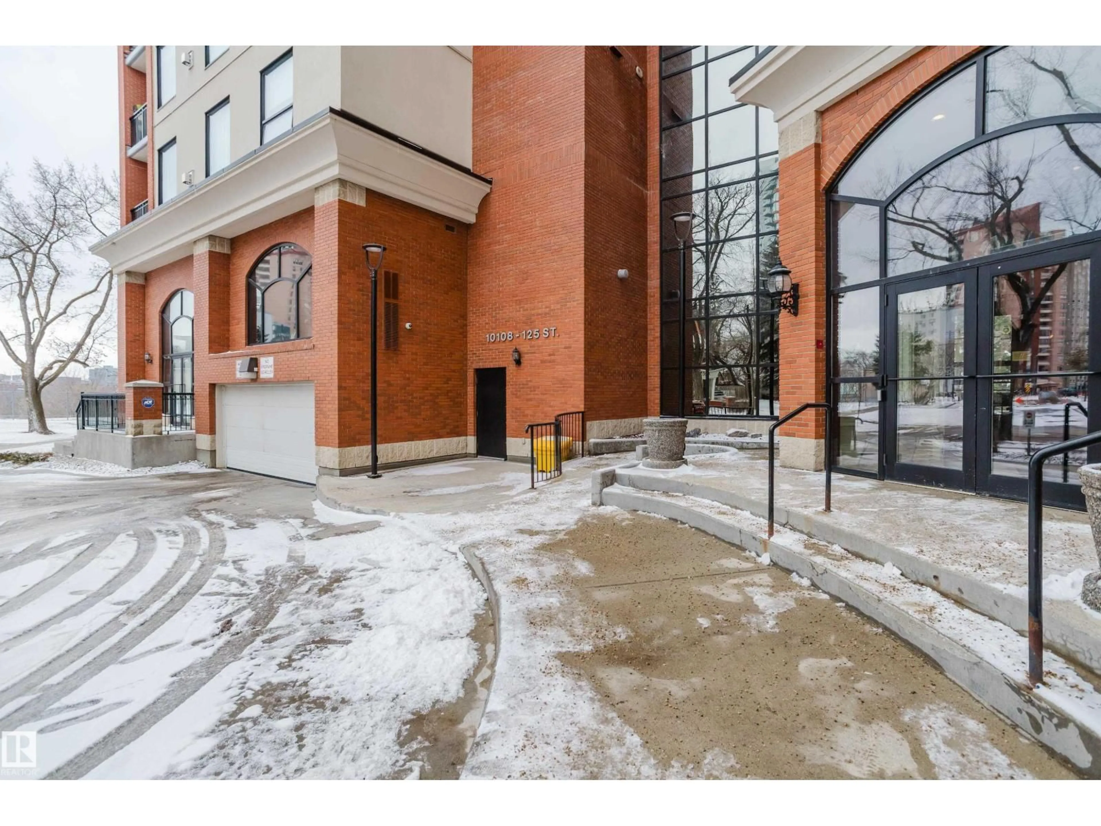 Indoor foyer for #206 - 10108 125 ST, Edmonton Alberta T5N4B6