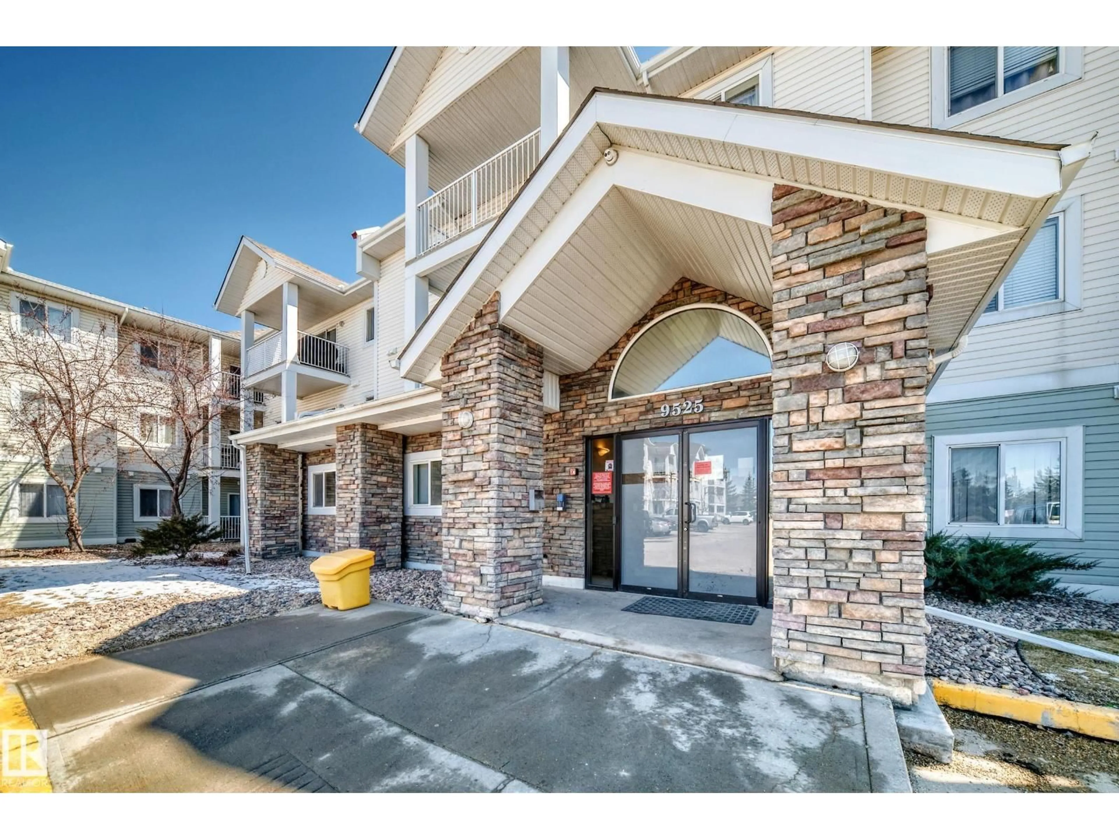 Indoor foyer for #324 - 9525 162 AV, Edmonton Alberta T5Z3V2