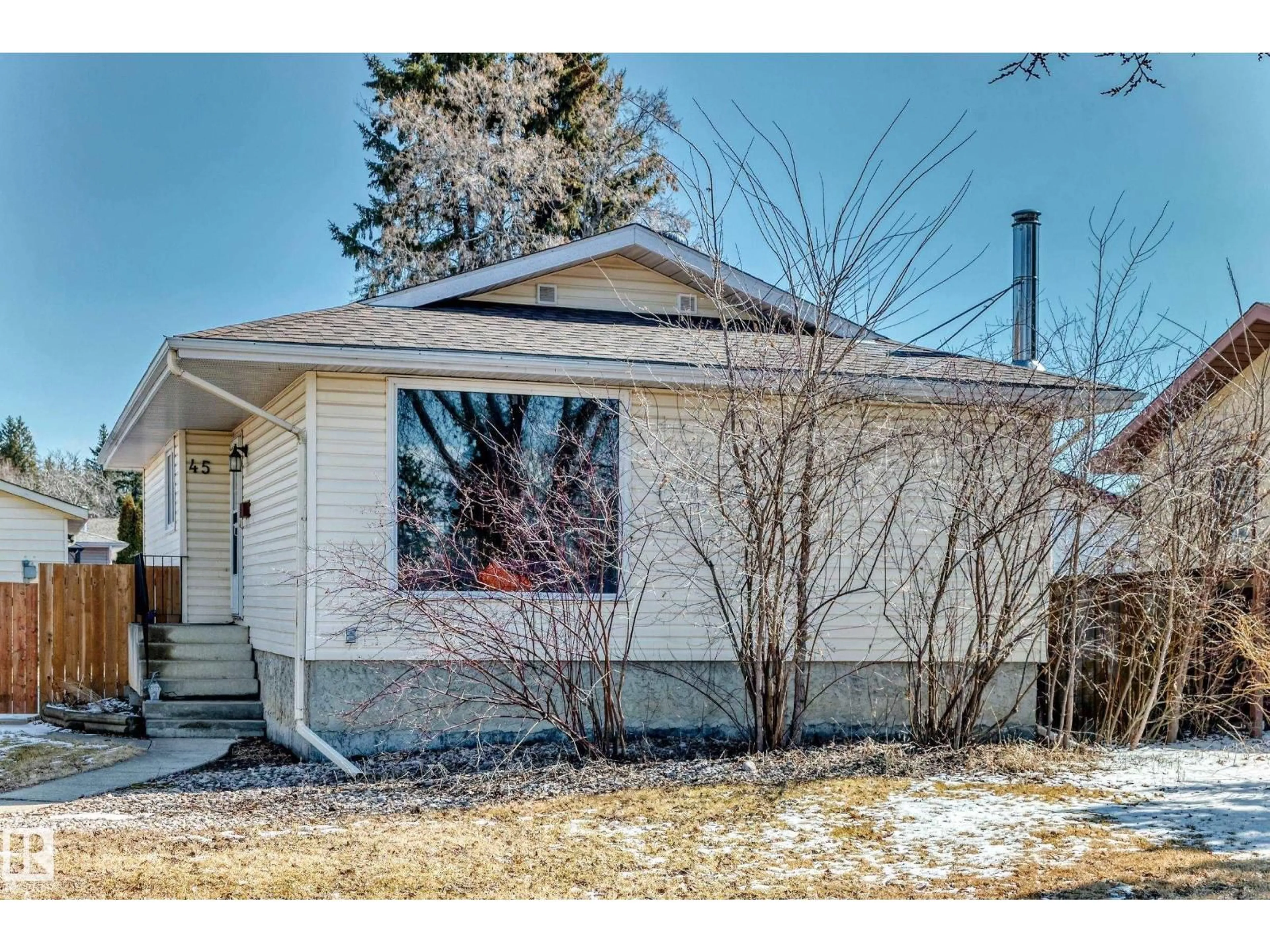 Home with vinyl exterior material, street for 45 OATWAY DR, Stony Plain Alberta T7Z1G5