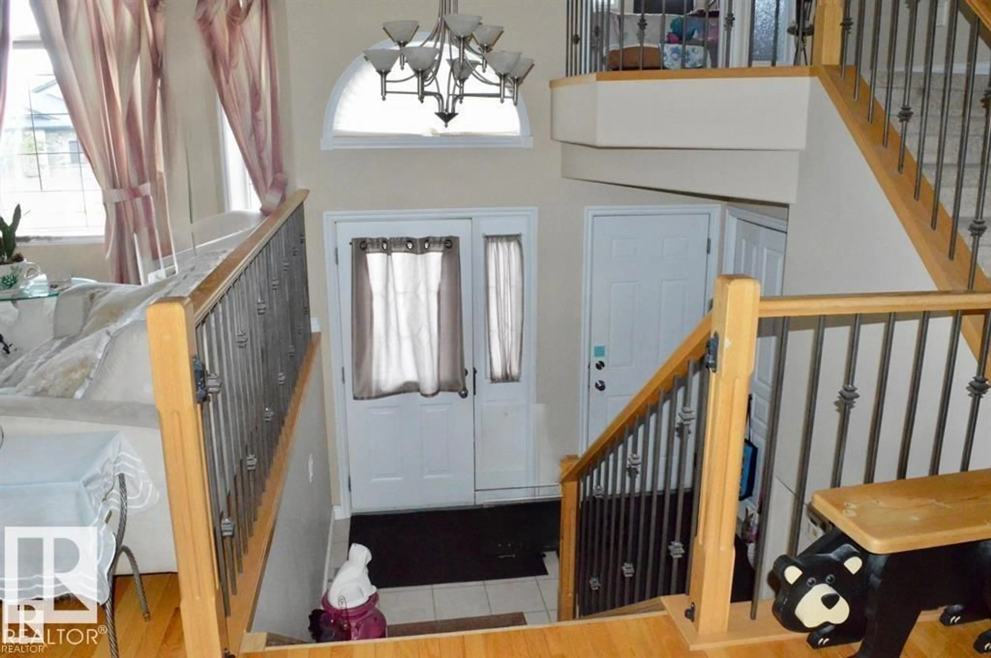 Indoor foyer for 16832 79 ST, Edmonton Alberta T5Z3Y9