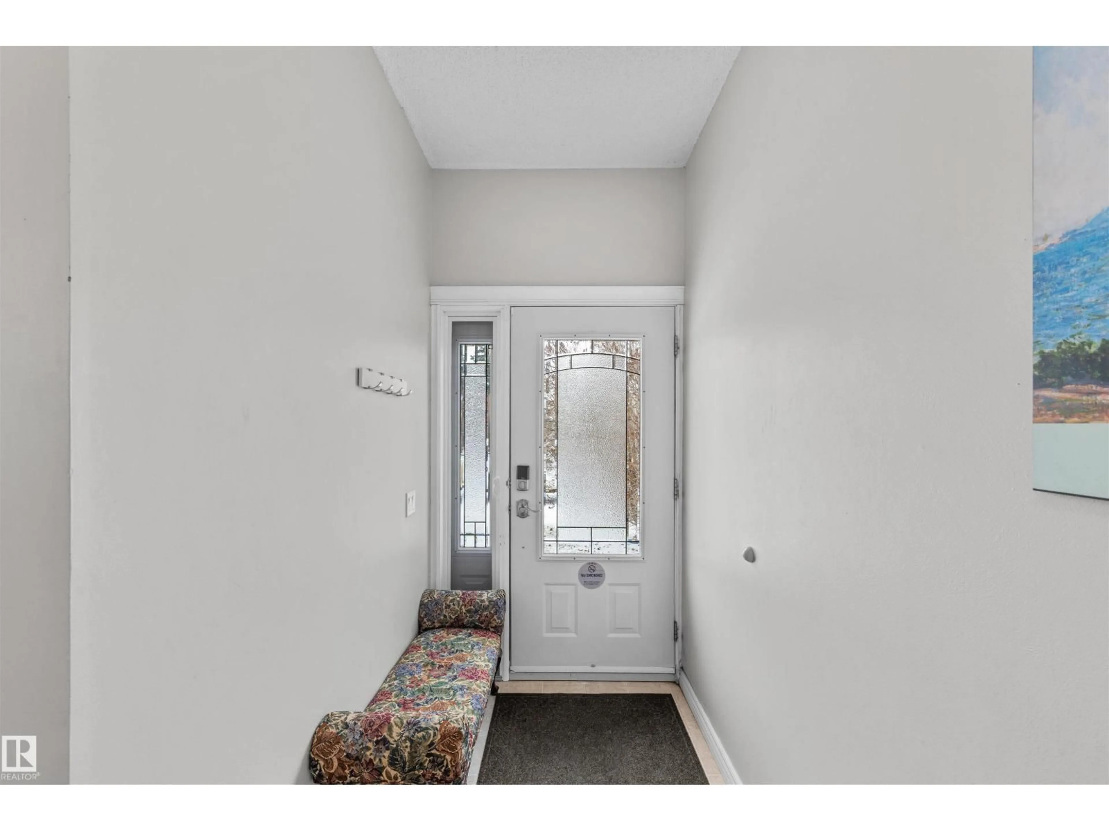 Indoor entryway for 1127 36 ST, Edmonton Alberta T6L2L6