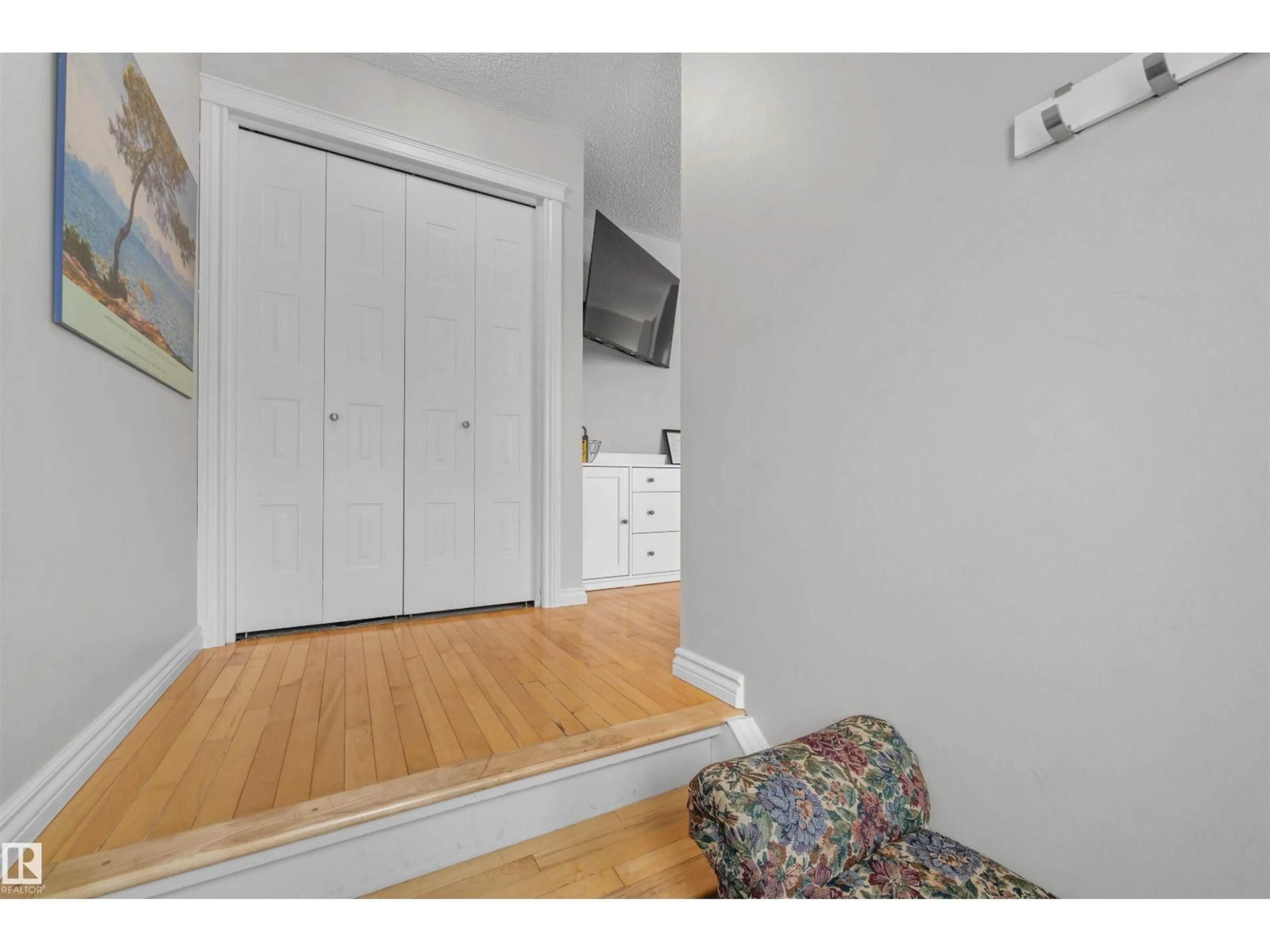 Unknown for 1127 36 ST, Edmonton Alberta T6L2L6