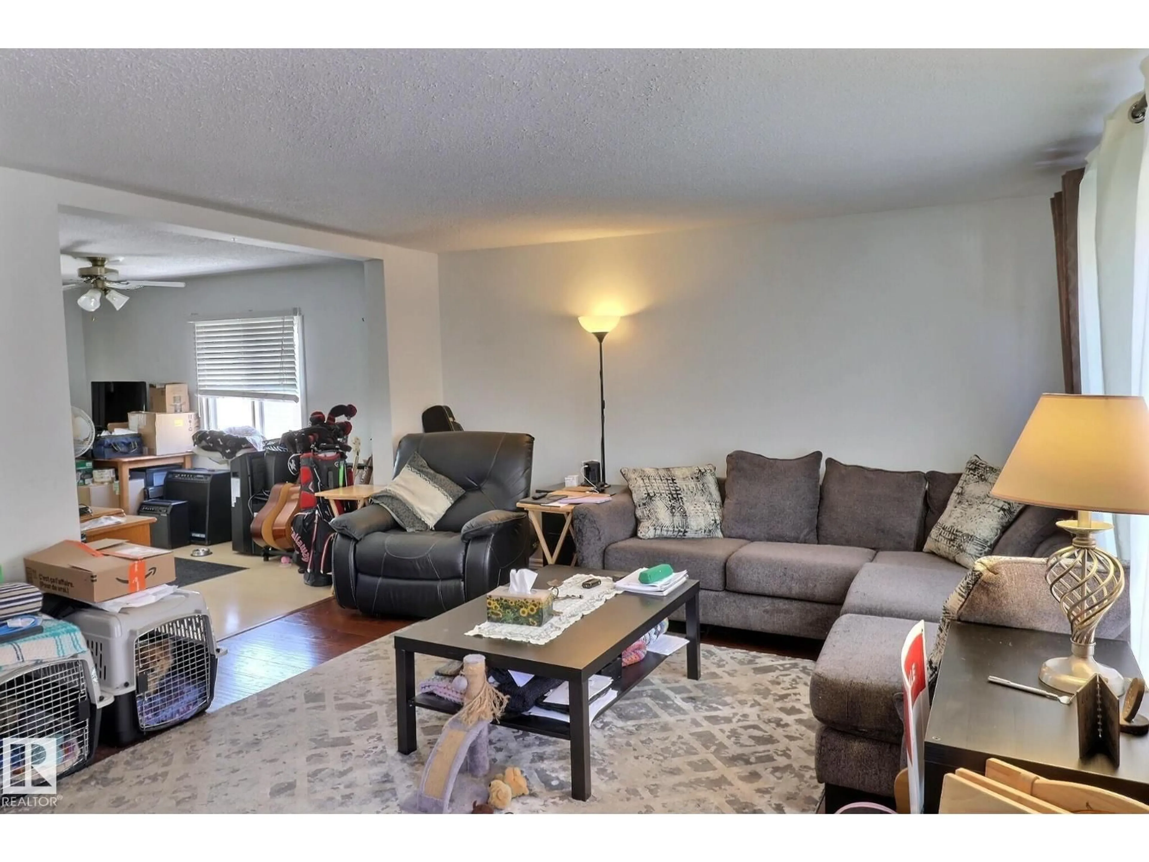Living room with furniture, unknown for 460 EVERGREEN PA, Edmonton Alberta T5Y4M2