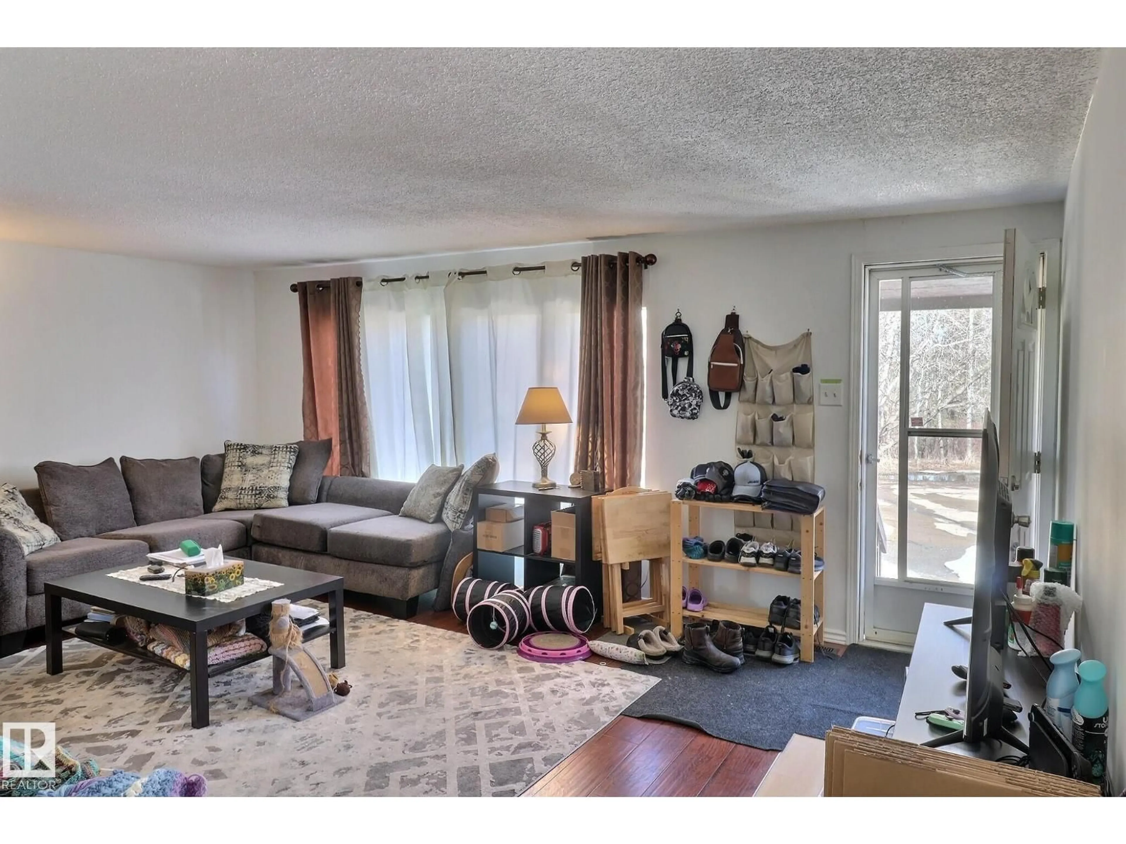 Living room with furniture, unknown for 460 EVERGREEN PA, Edmonton Alberta T5Y4M2