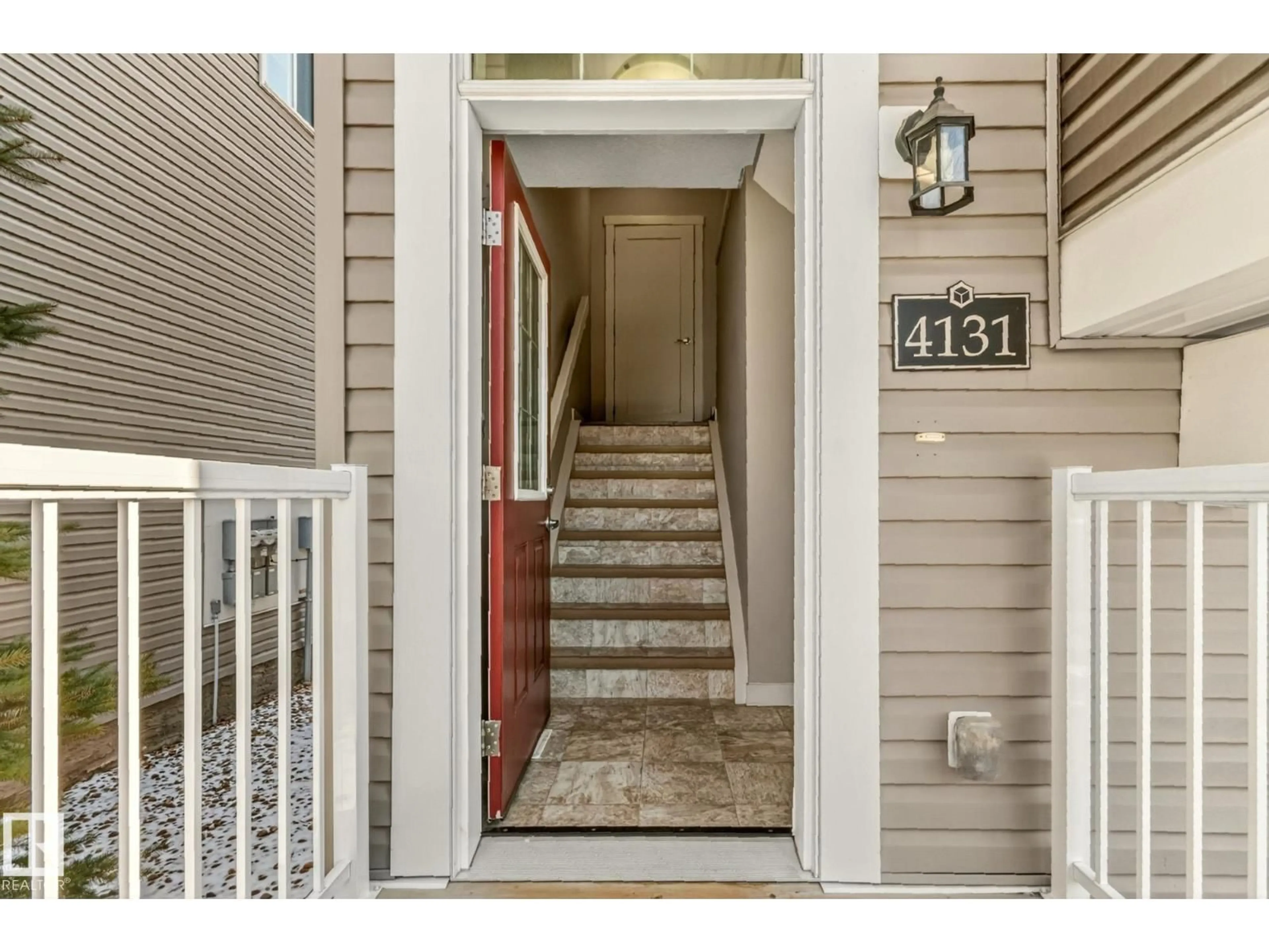 Indoor entryway for 4131 30 ST, Edmonton Alberta T6T2G9