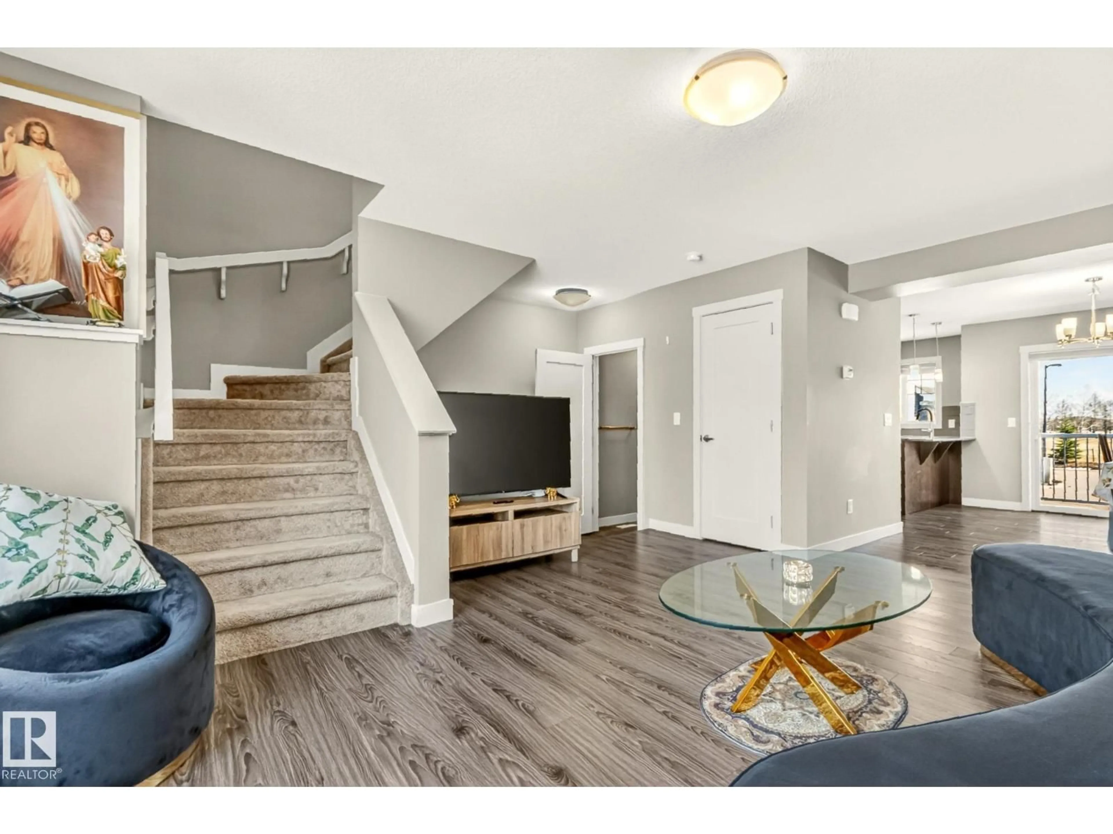 Indoor entryway for 4131 30 ST, Edmonton Alberta T6T2G9