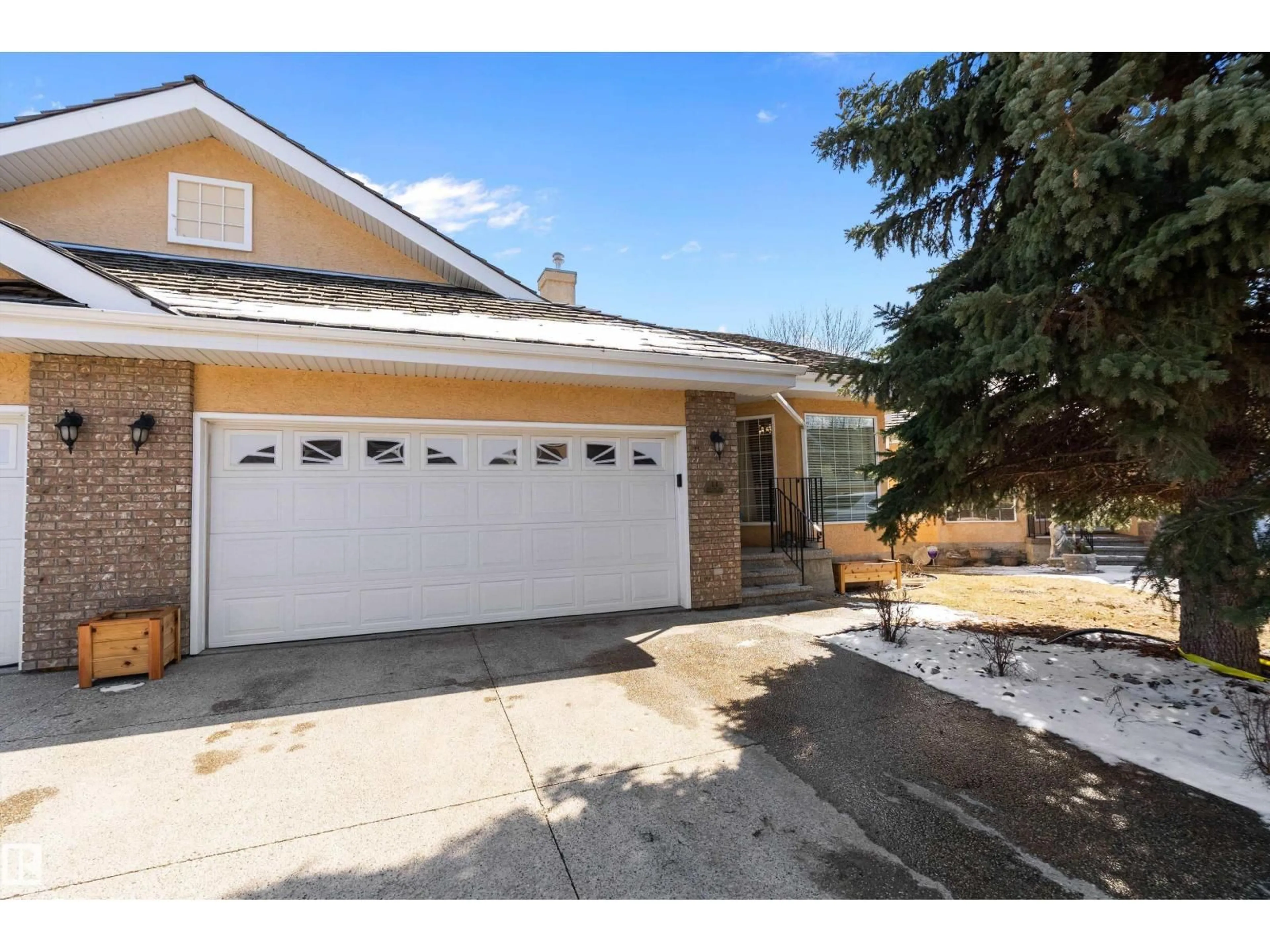 Indoor garage for #14 - 920 119 ST, Edmonton Alberta T6J7H2