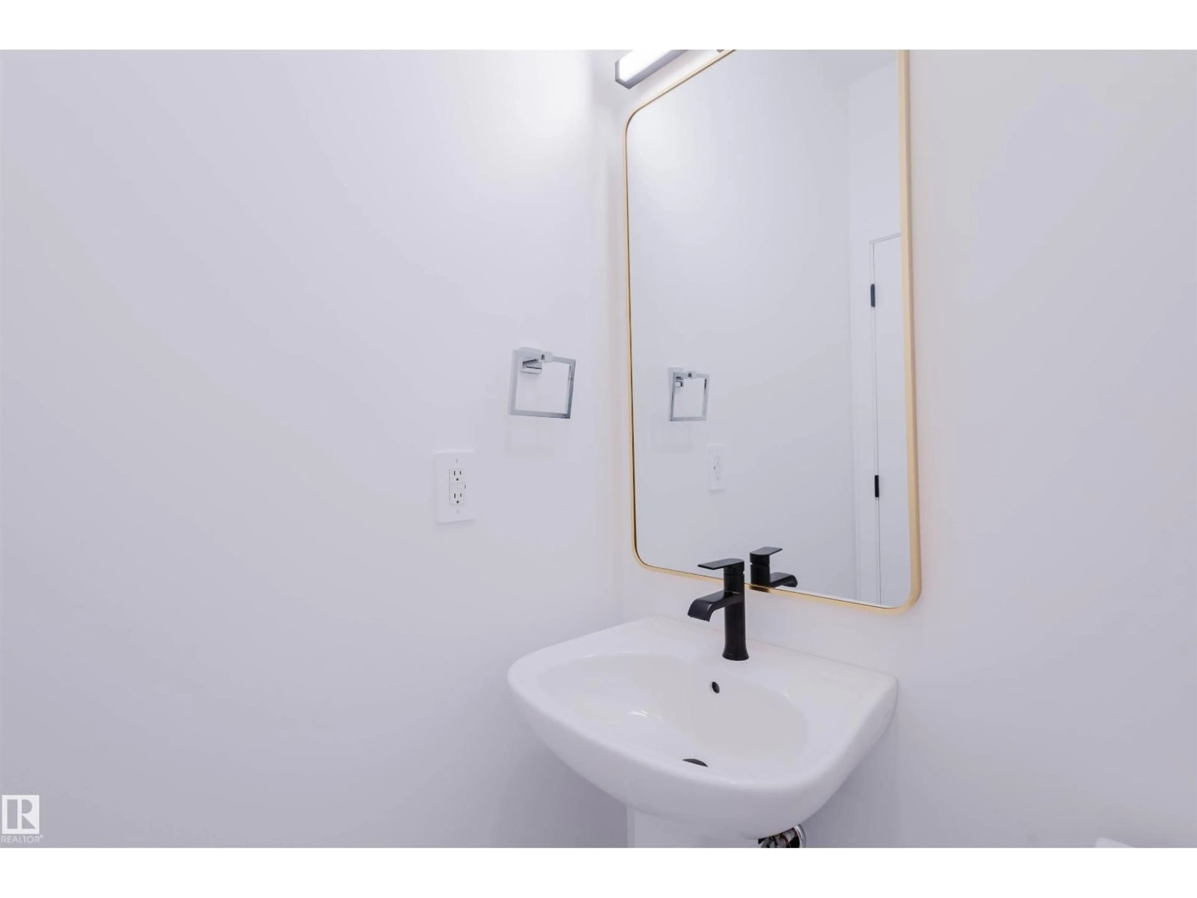 Standard bathroom, unknown for SW - 8253 KIRIAK LO, Edmonton Alberta T6W5A9