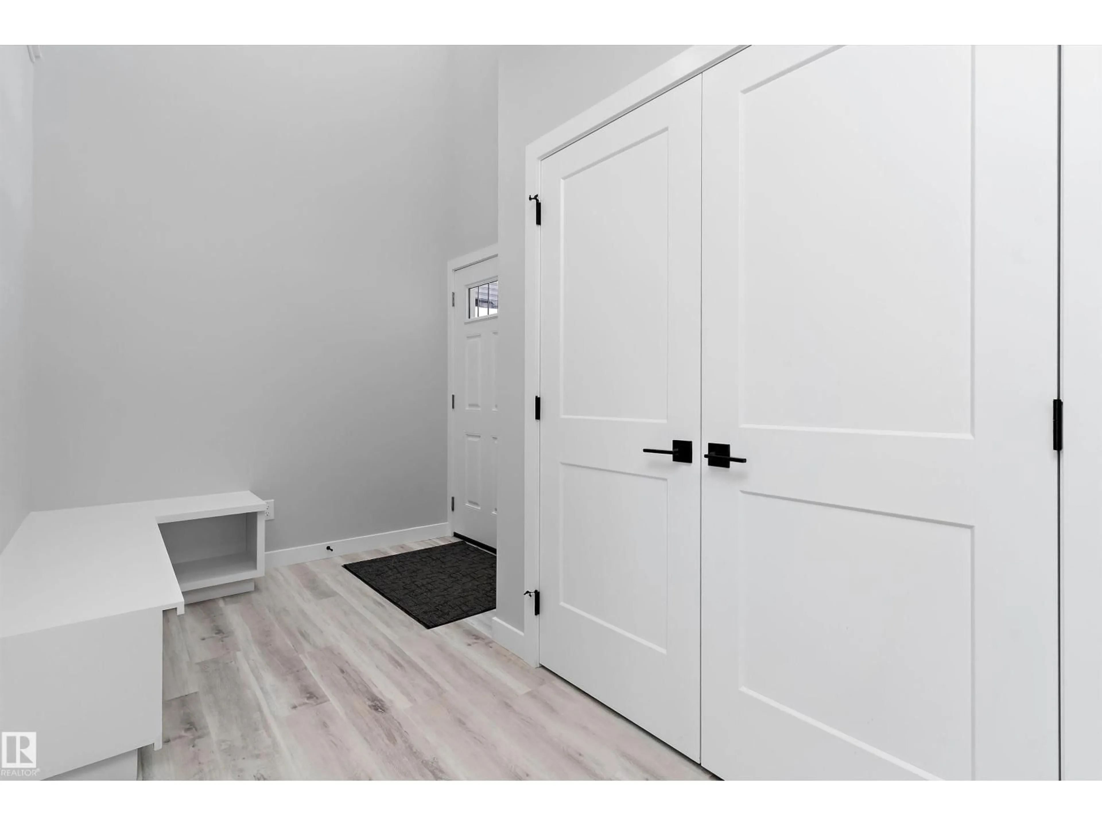 Indoor entryway for 36 MAPLE CR, Gibbons Alberta T0A1N0