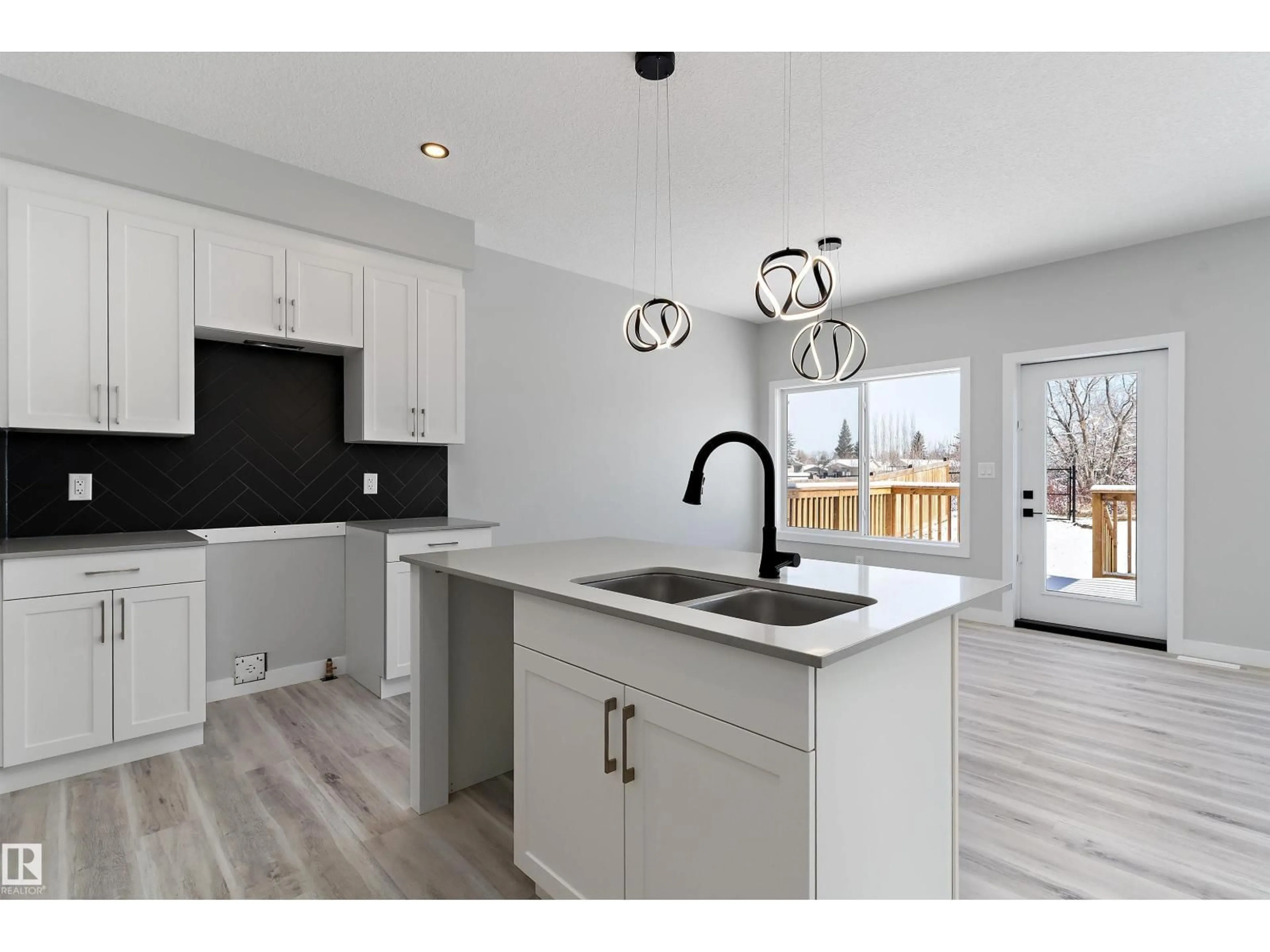 Open concept kitchen, unknown for 36 MAPLE CR, Gibbons Alberta T0A1N0