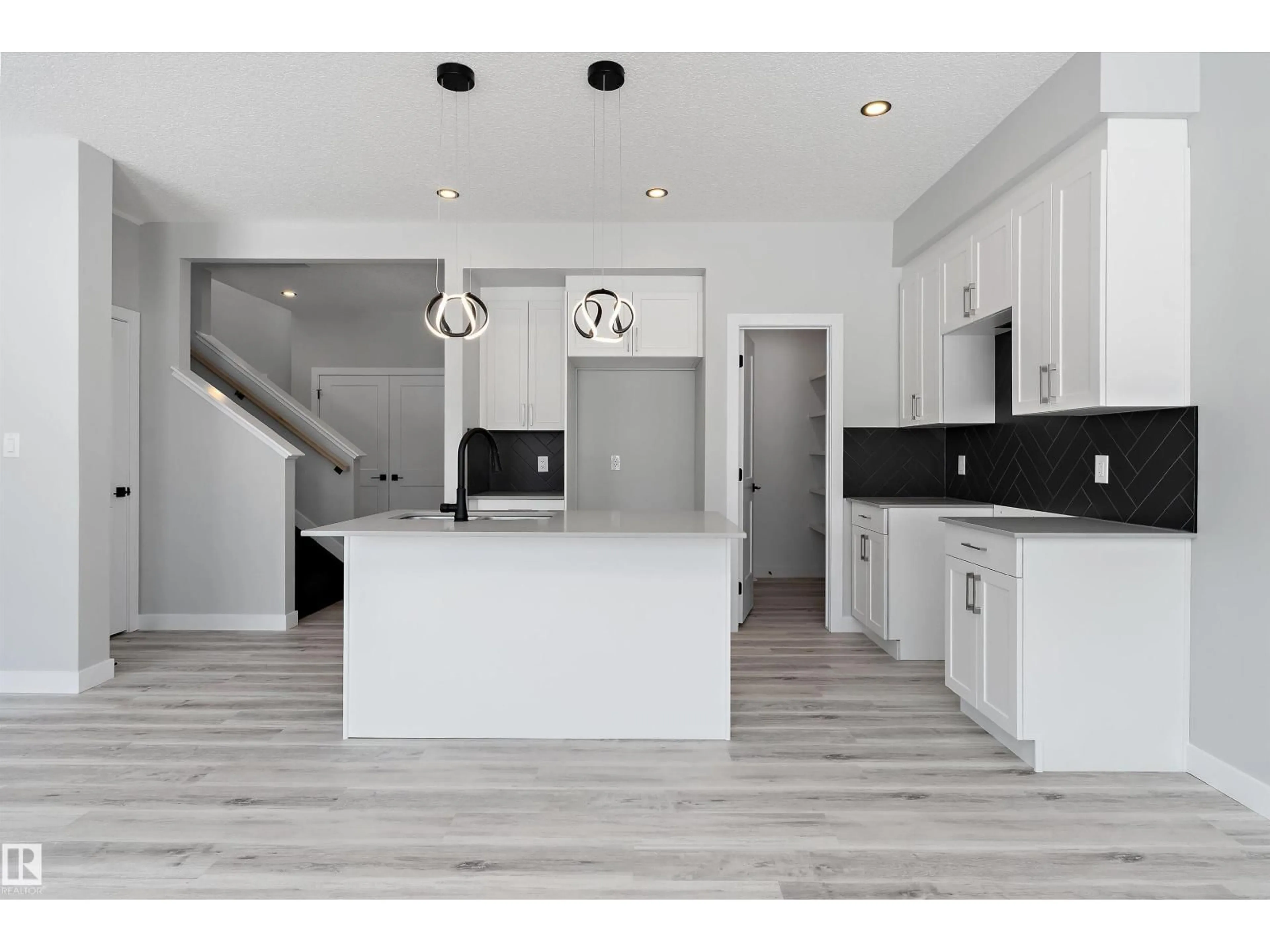 Open concept kitchen, unknown for 36 MAPLE CR, Gibbons Alberta T0A1N0