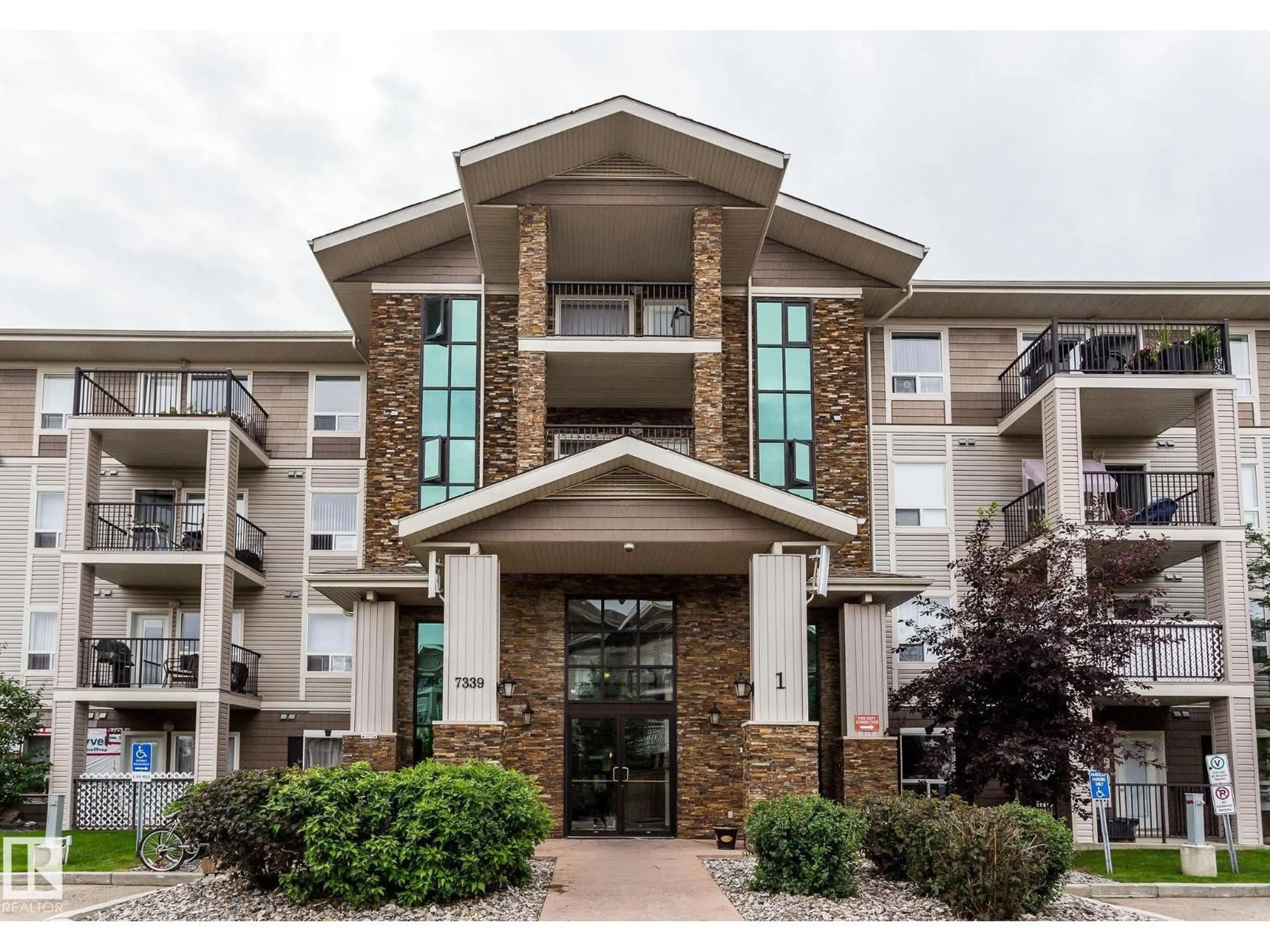 Indoor foyer for 7339 - 1213 SOUTH TERWILLEGAR DR, Edmonton Alberta T6R0E1