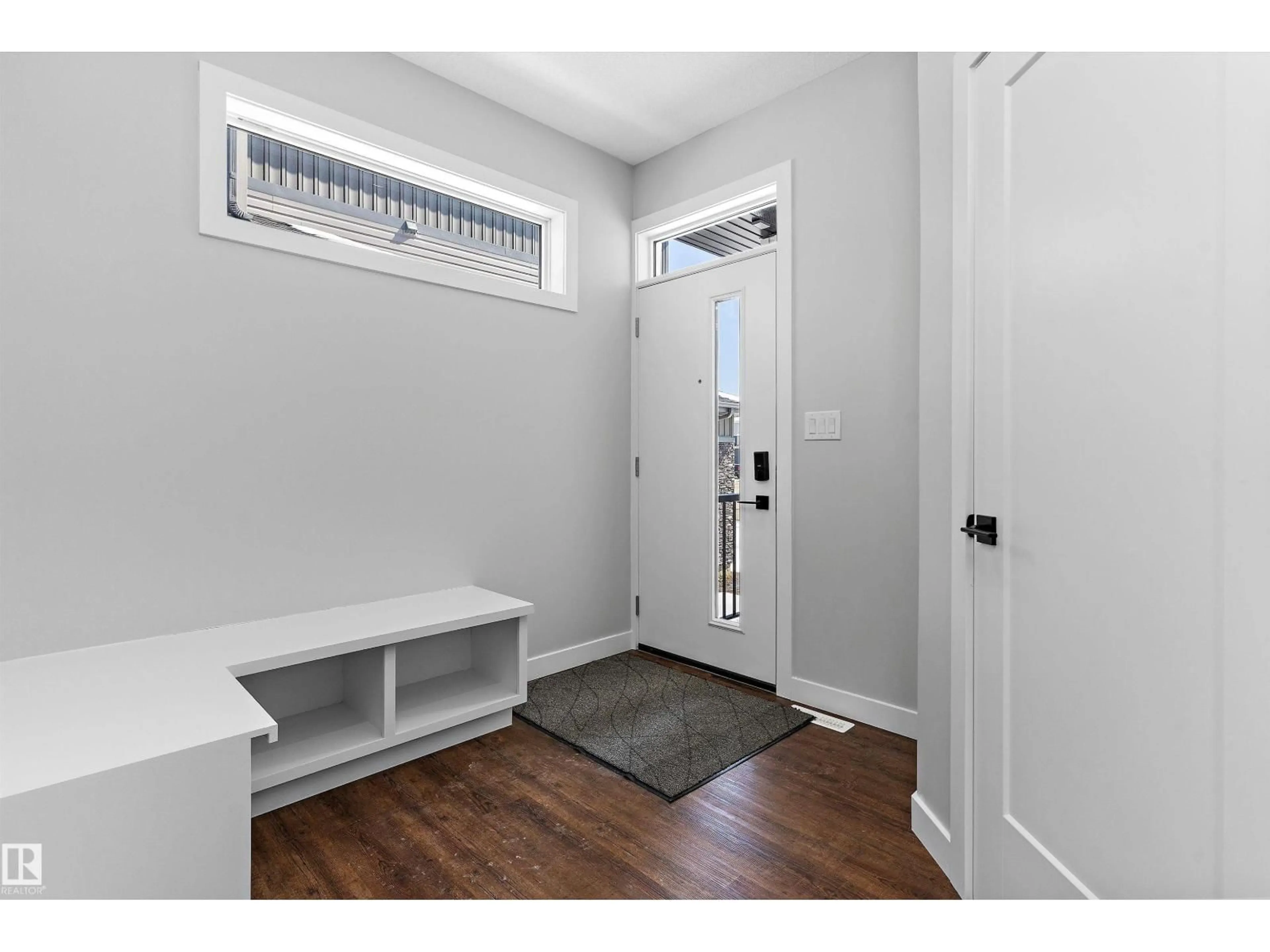 Indoor entryway for 72 MAPLE CR, Gibbons Alberta T0A1N0