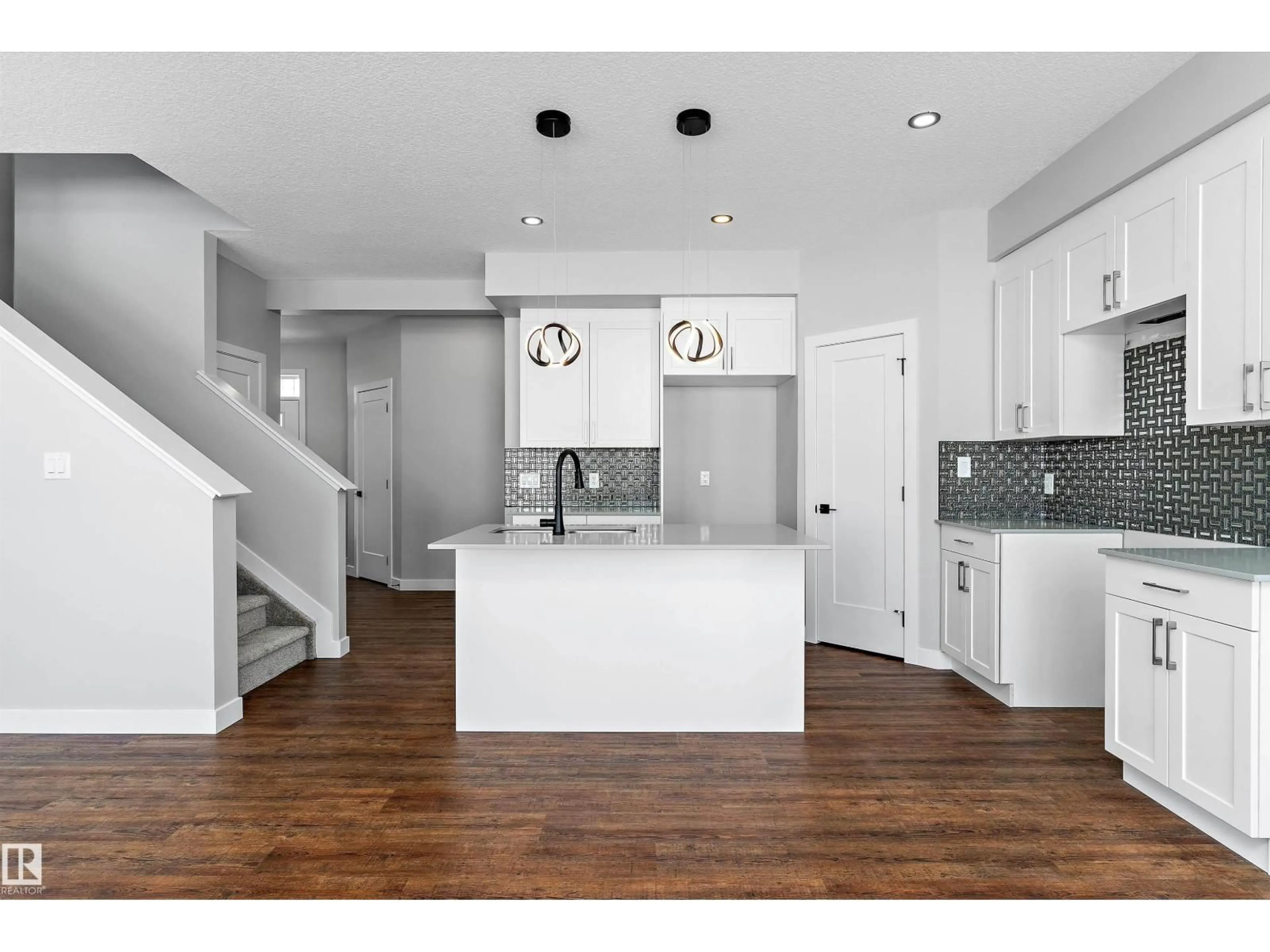 Open concept kitchen, unknown for 72 MAPLE CR, Gibbons Alberta T0A1N0