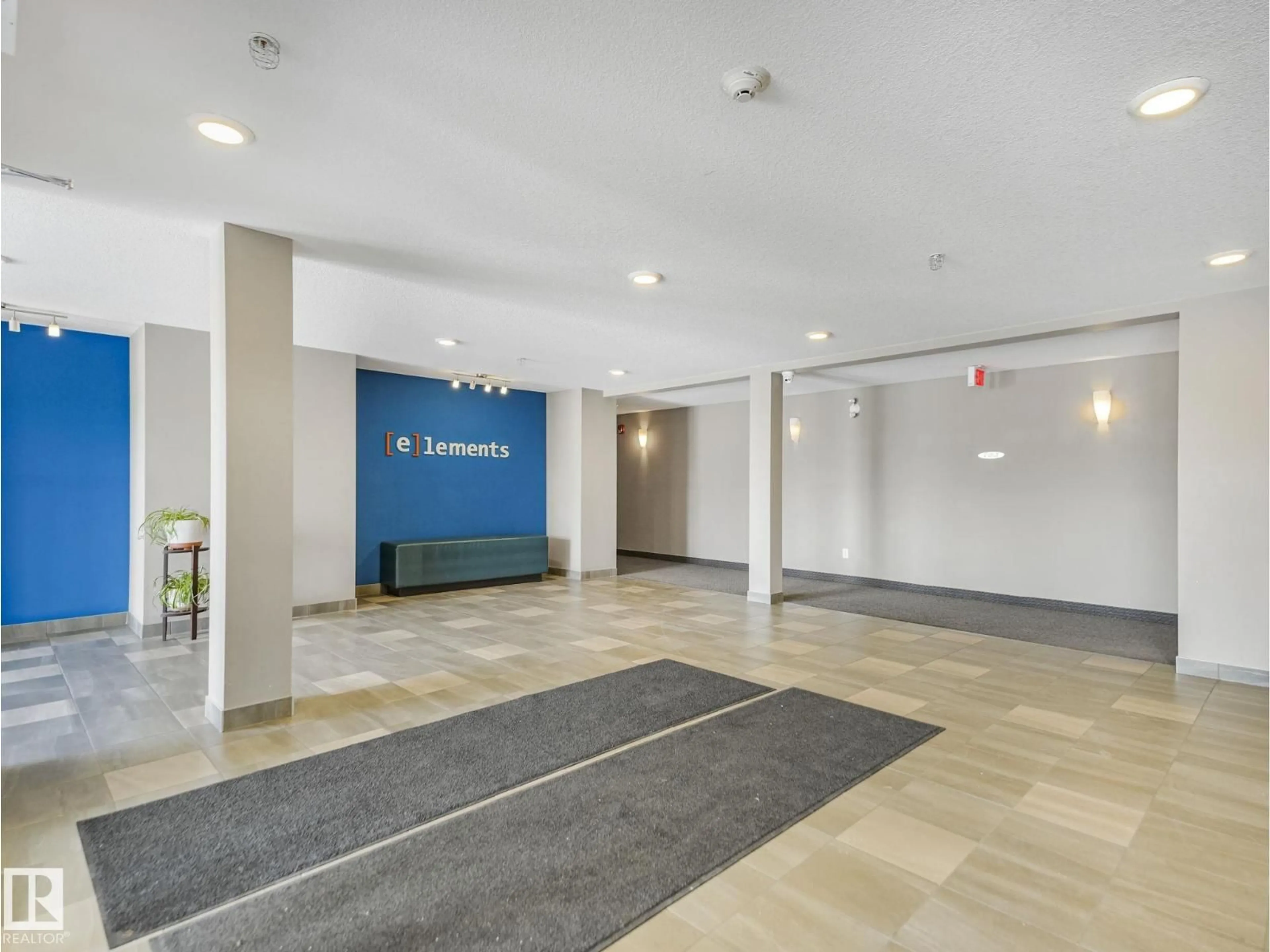 Indoor foyer for 313 7711 71 ST NW, Edmonton Alberta T6B3W3