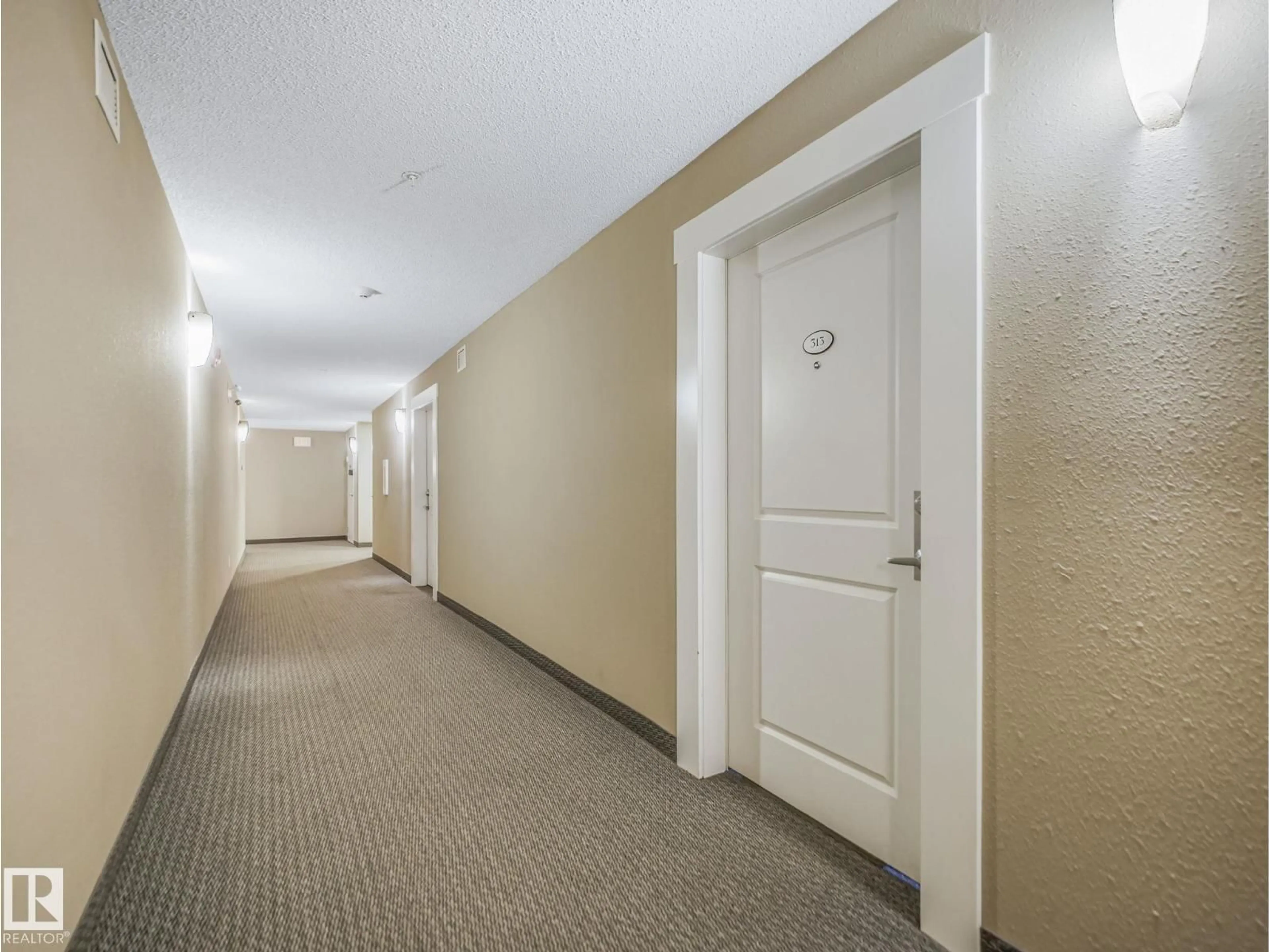 Indoor foyer for 313 7711 71 ST NW, Edmonton Alberta T6B3W3