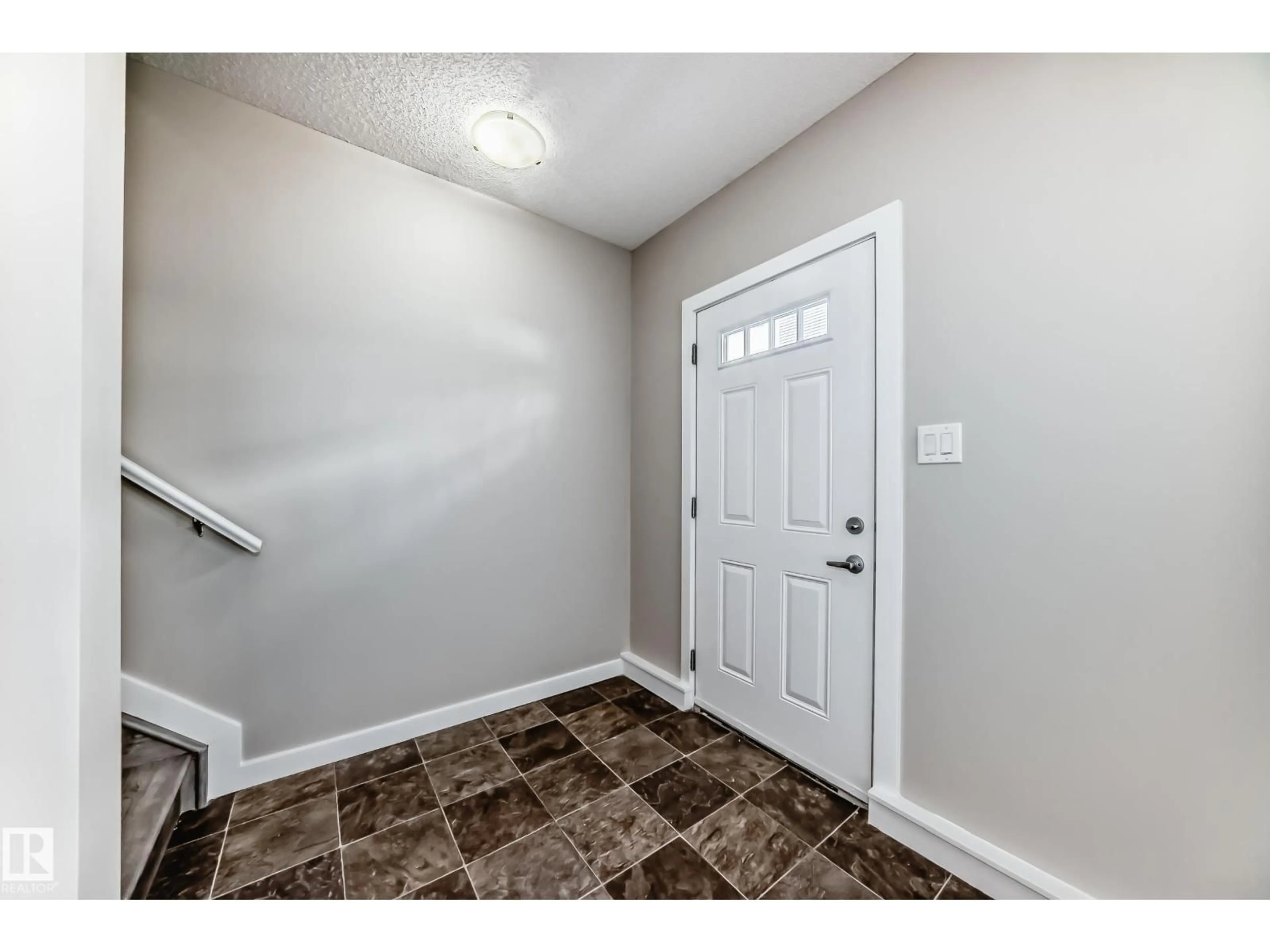 Indoor entryway for #75 - 2803 JAMES MOWATT TR, Edmonton Alberta T6W2P5