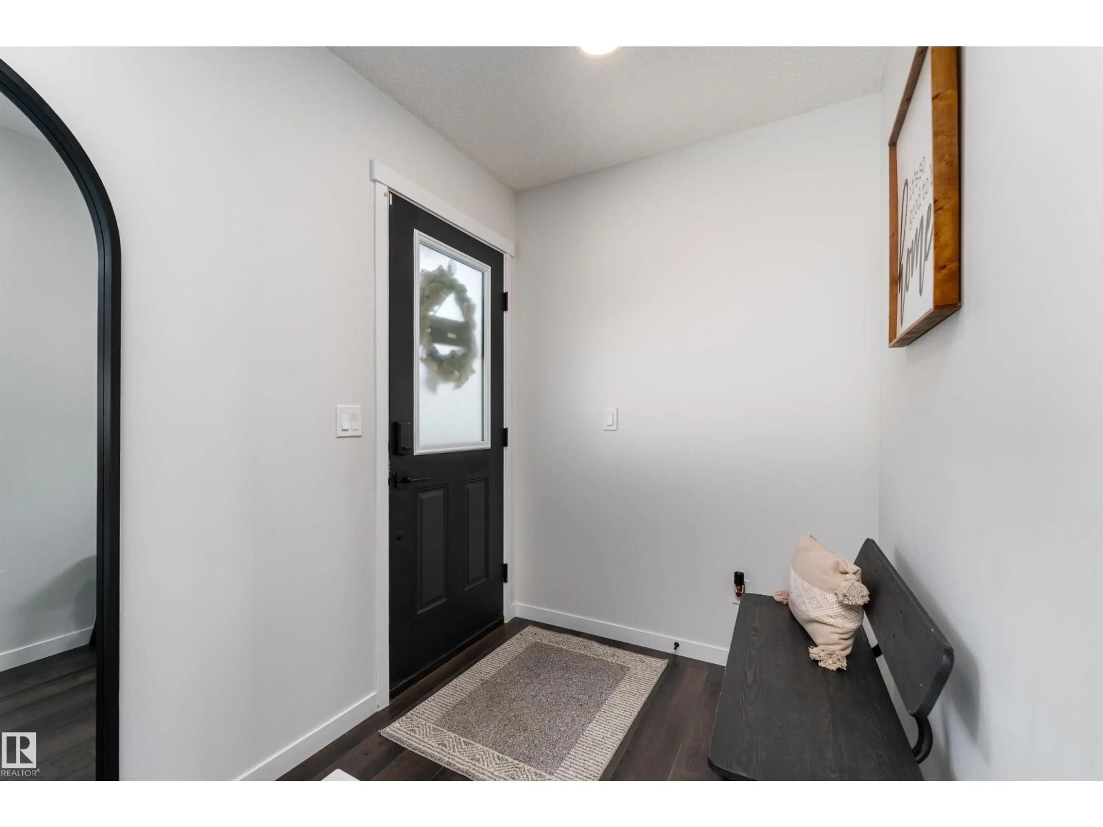 Indoor entryway for 10 TAYLOR PL, Ardrossan Alberta T8E0A6