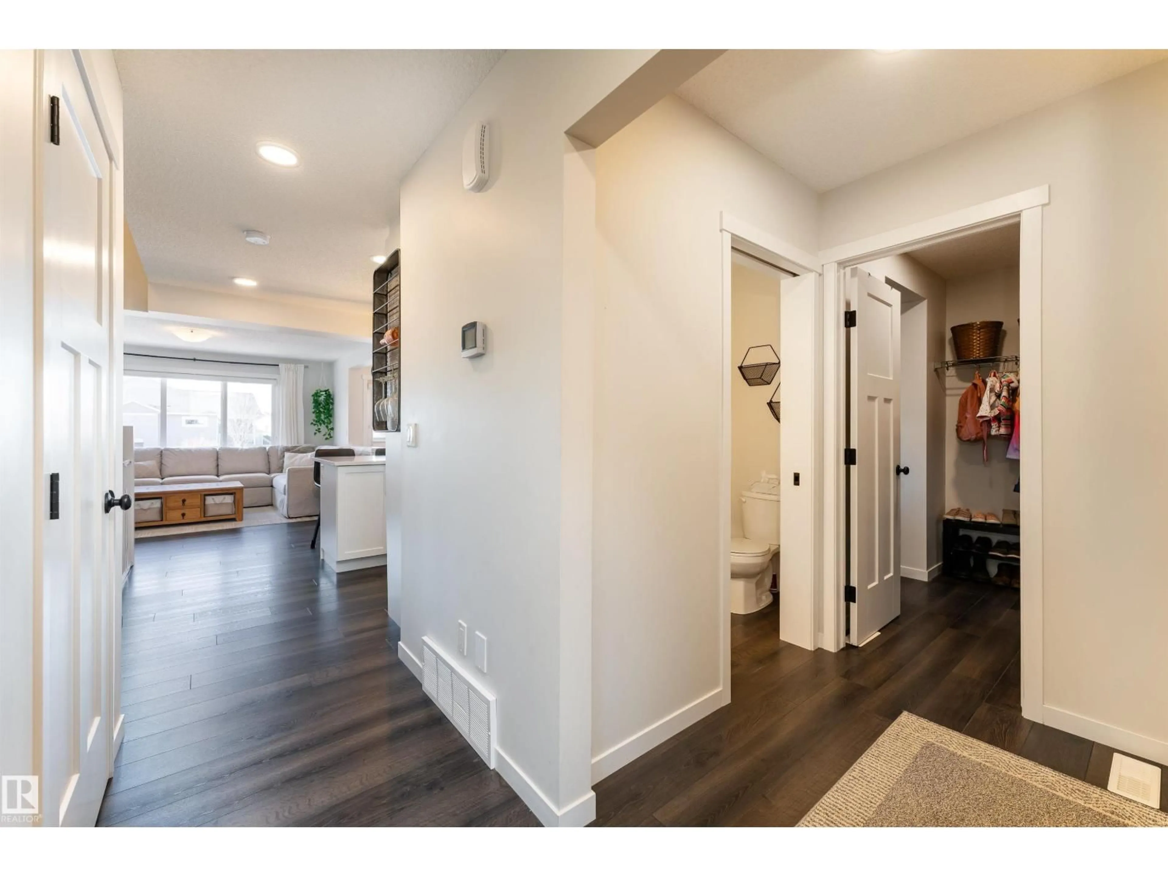 Indoor entryway for 10 TAYLOR PL, Ardrossan Alberta T8E0A6