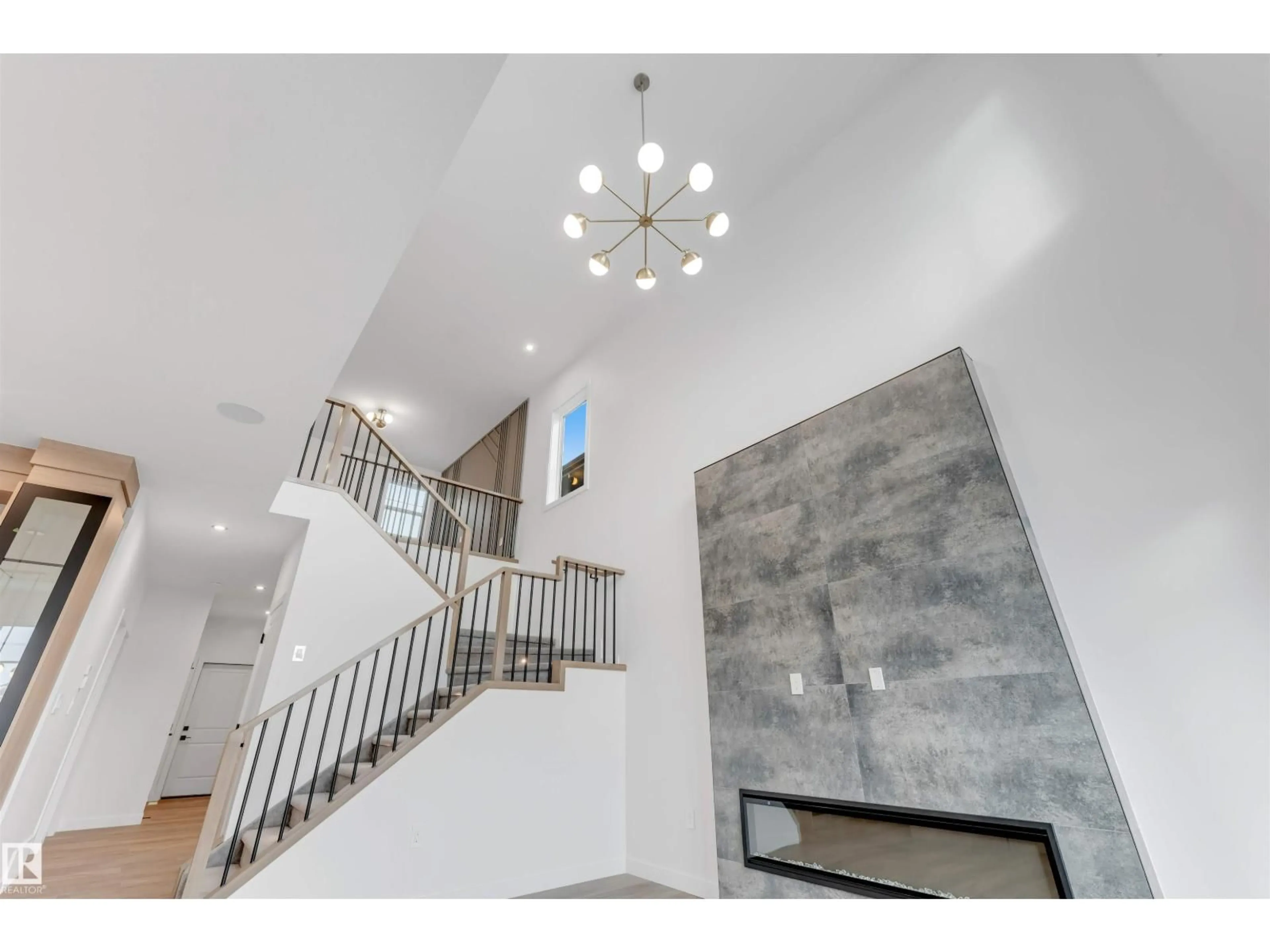 Indoor foyer for 22 MEADOWGROVE LD, Spruce Grove Alberta T7X1W6