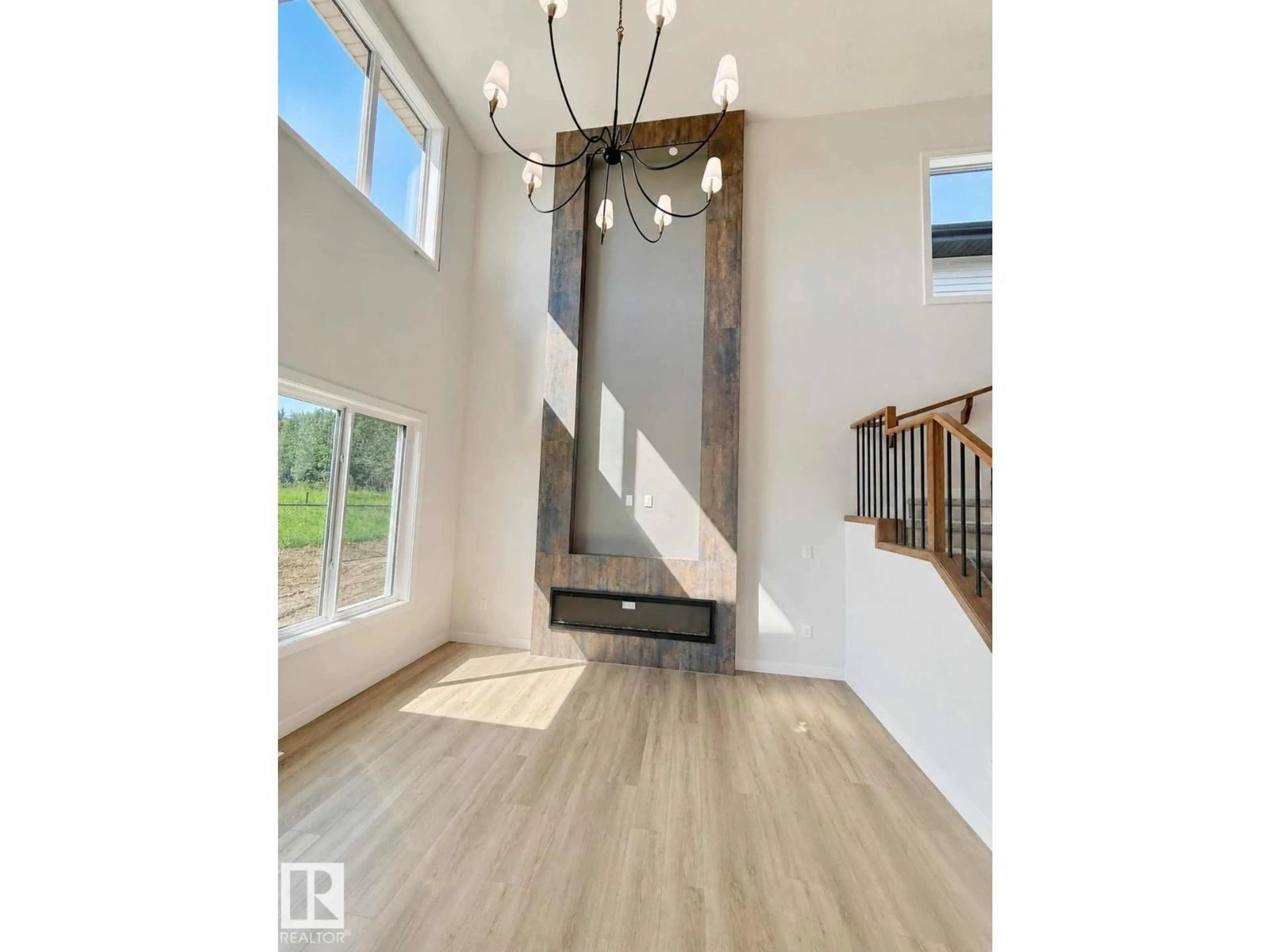 Indoor entryway for 22 MEADOWGROVE LD, Spruce Grove Alberta T7X1W6