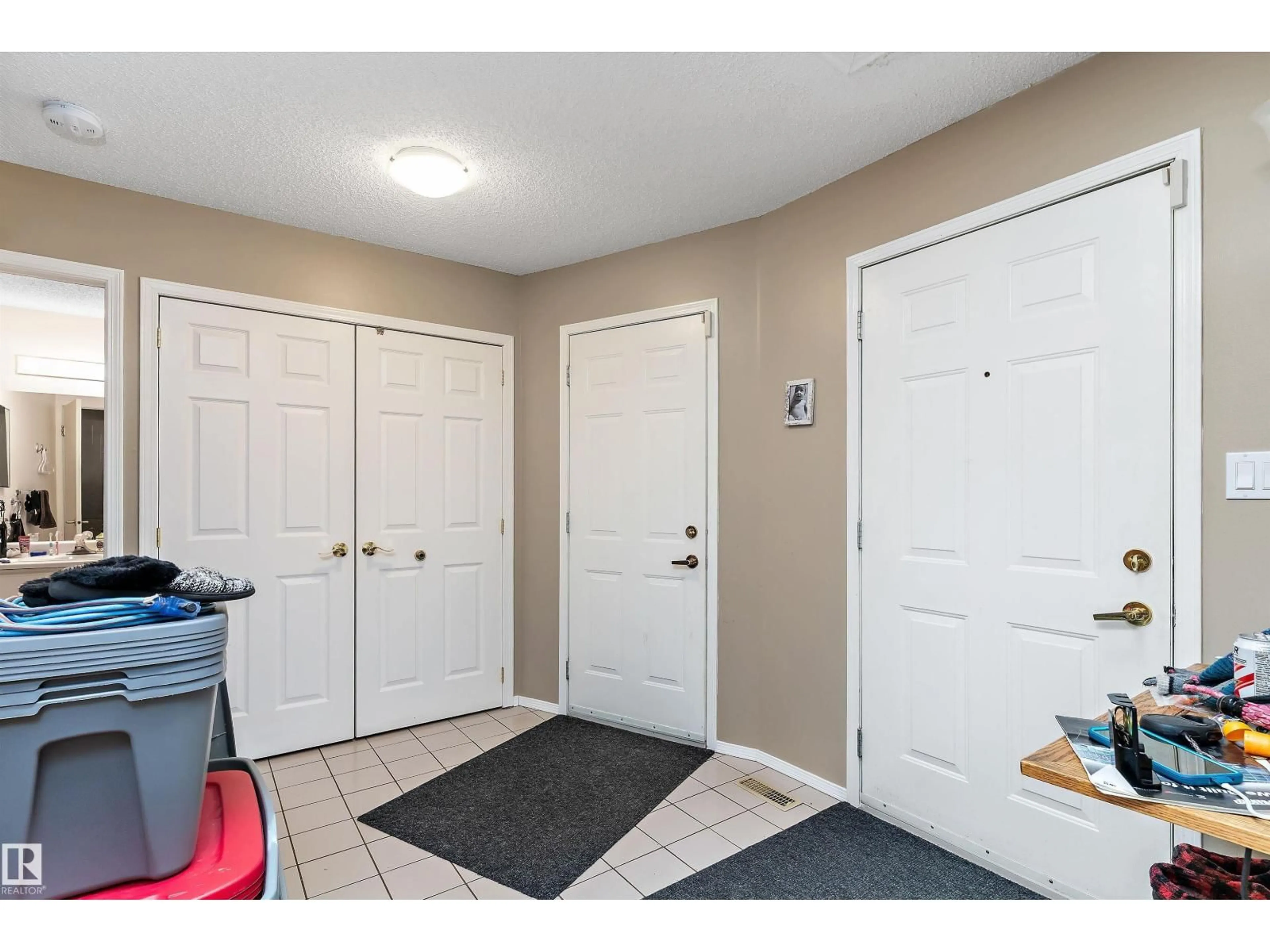 Indoor entryway for 5737 189 ST, Edmonton Alberta T6M2G8