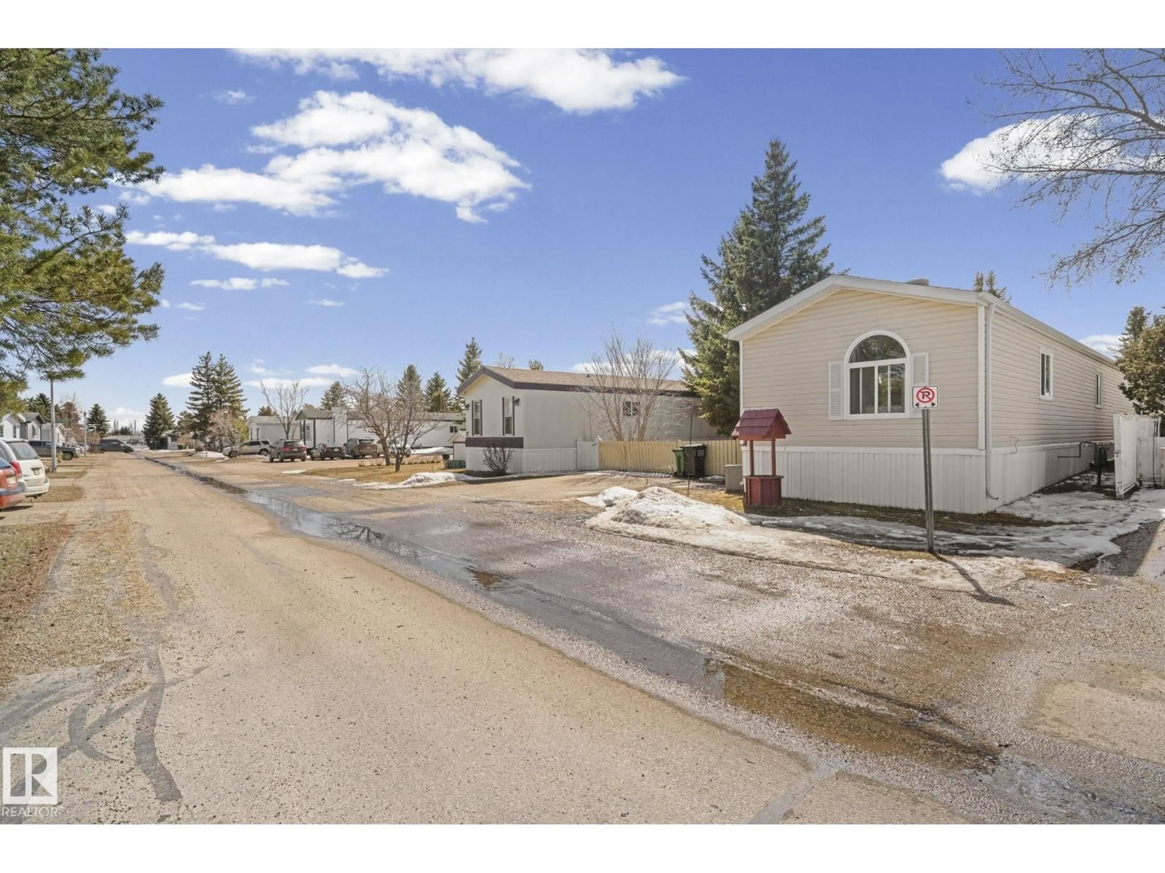 A pic from outside/outdoor area/front of a property/back of a property/a pic from drone, street for 66 EVERGREEN PARK NE, Edmonton Alberta T5Y4M2