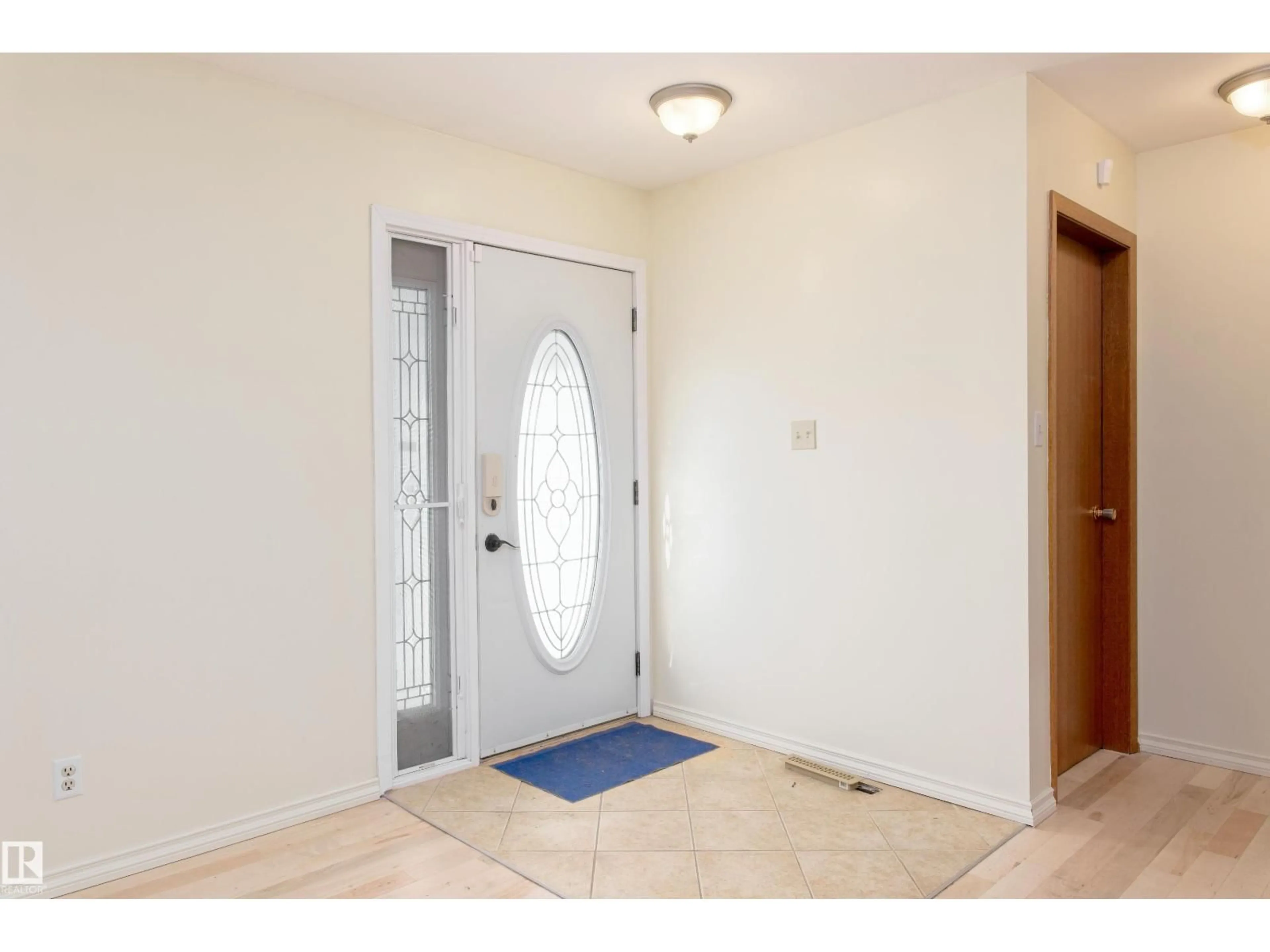 Indoor entryway for 4706 54 AV, Barrhead Alberta T7N1K9