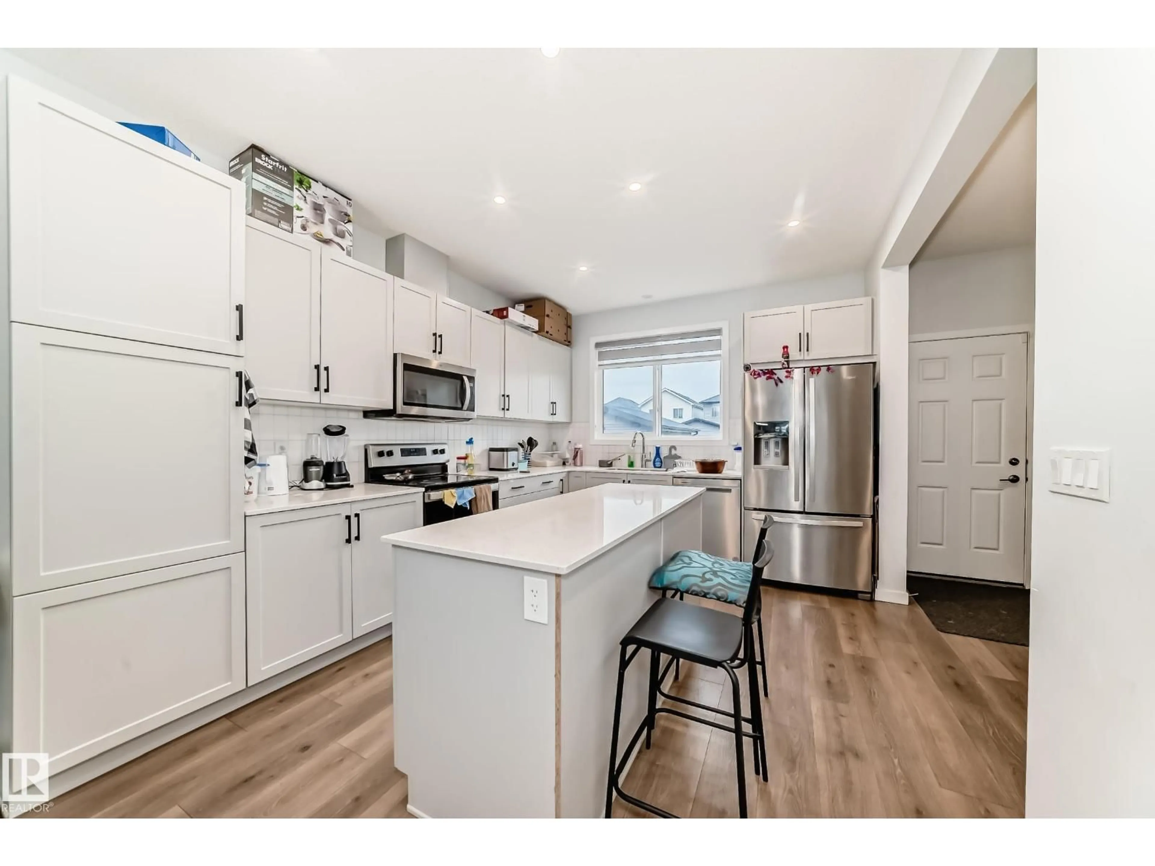 Open concept kitchen, wood/laminate floor for NW - 9912 226 ST, Edmonton Alberta T5T7V2